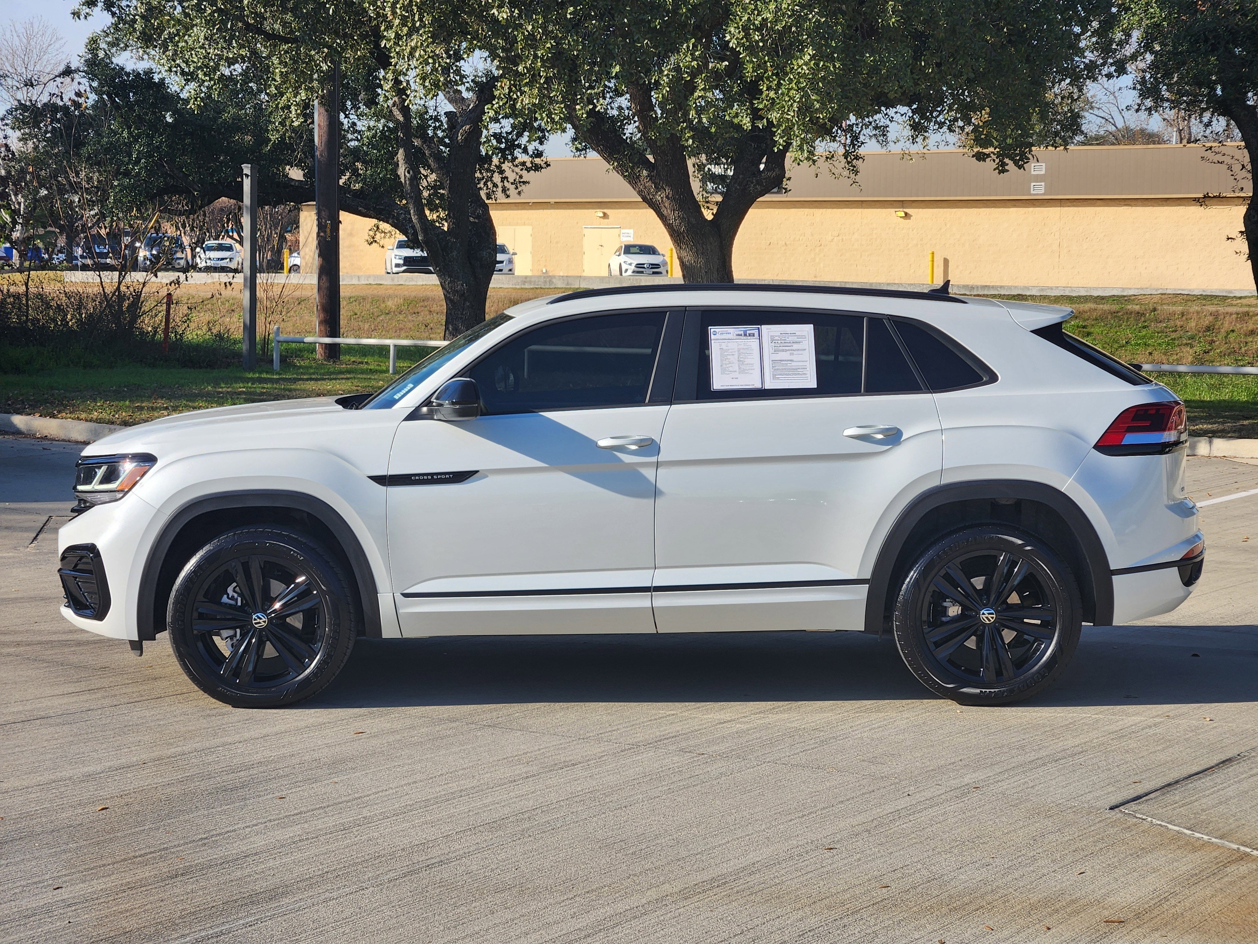 2023 Volkswagen Atlas Cross Sport 2.0T SEL R-Line Black