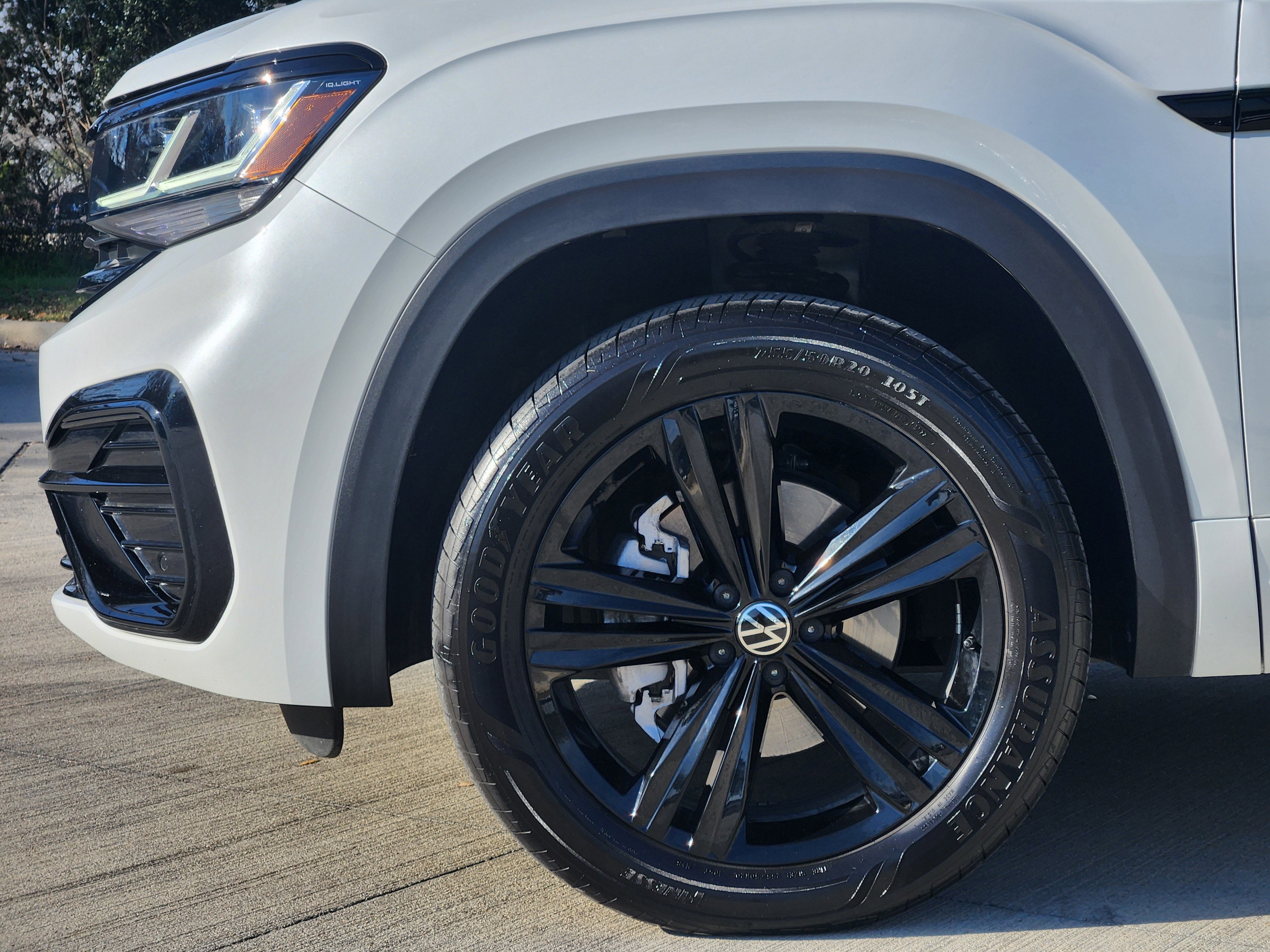 2023 Volkswagen Atlas Cross Sport 2.0T SEL R-Line Black