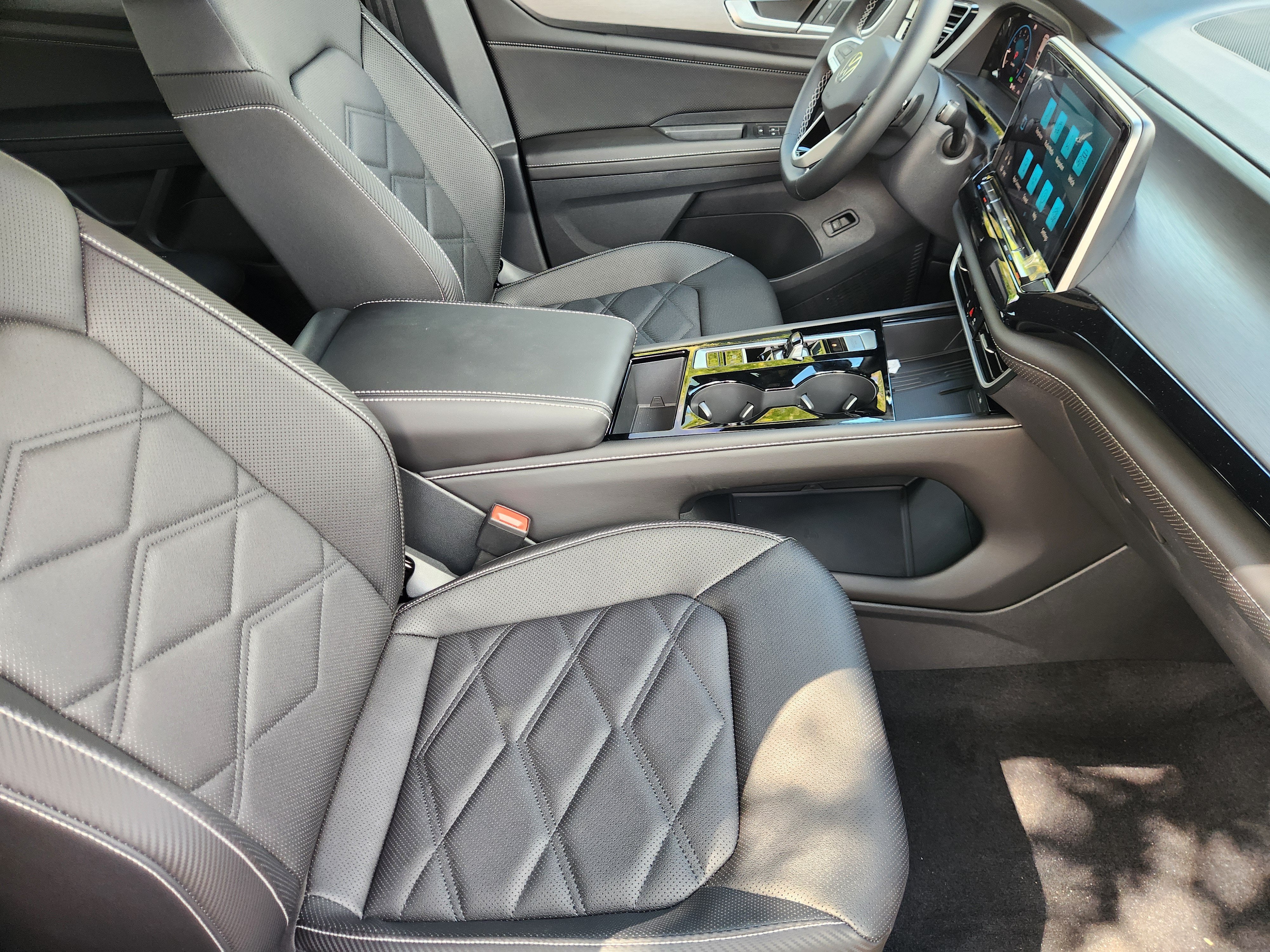2026 Volkswagen Atlas Cross Sport 2.0T SE w/Technology