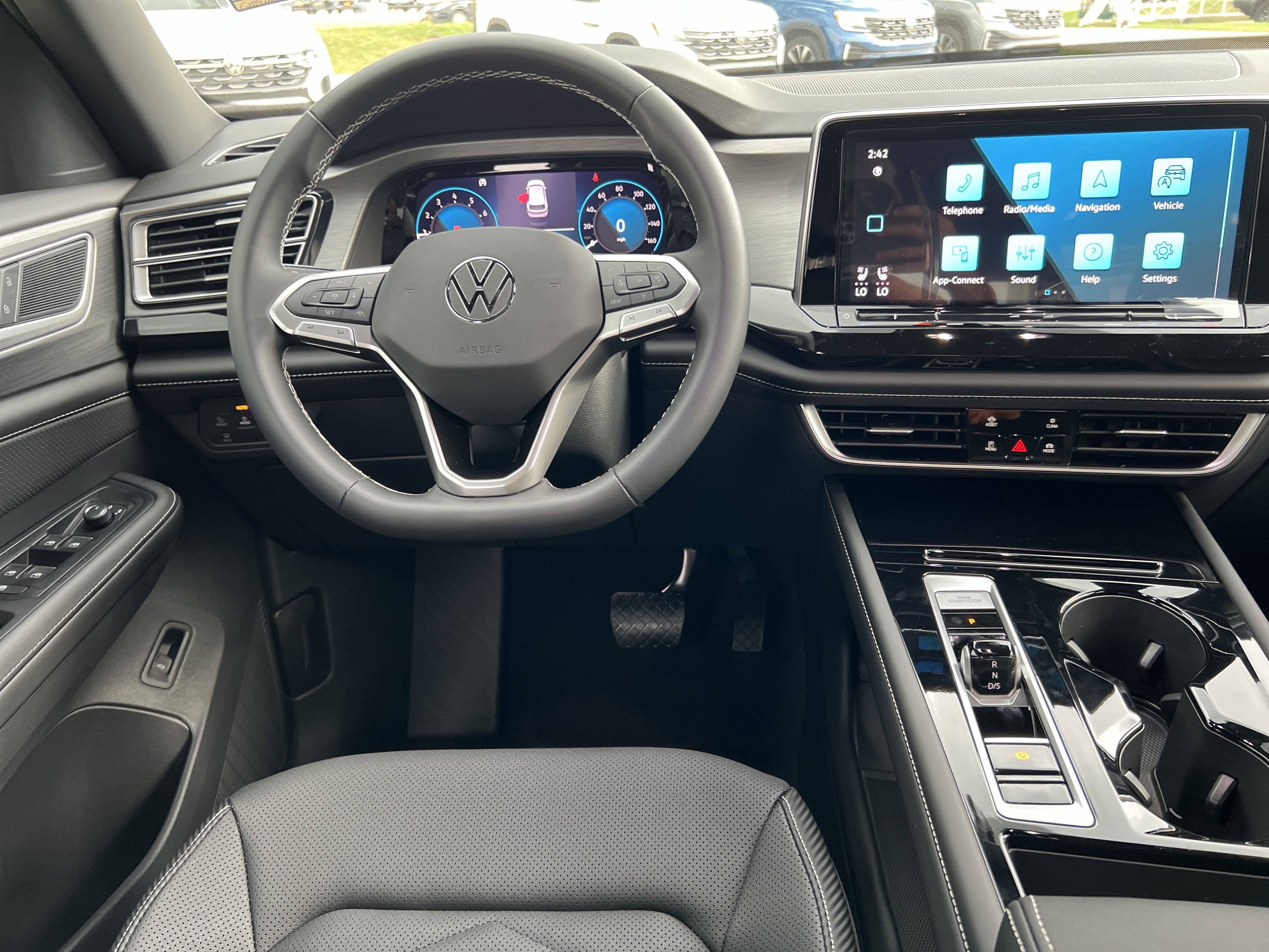 2026 Volkswagen Atlas Cross Sport 2.0T SE w/Technology