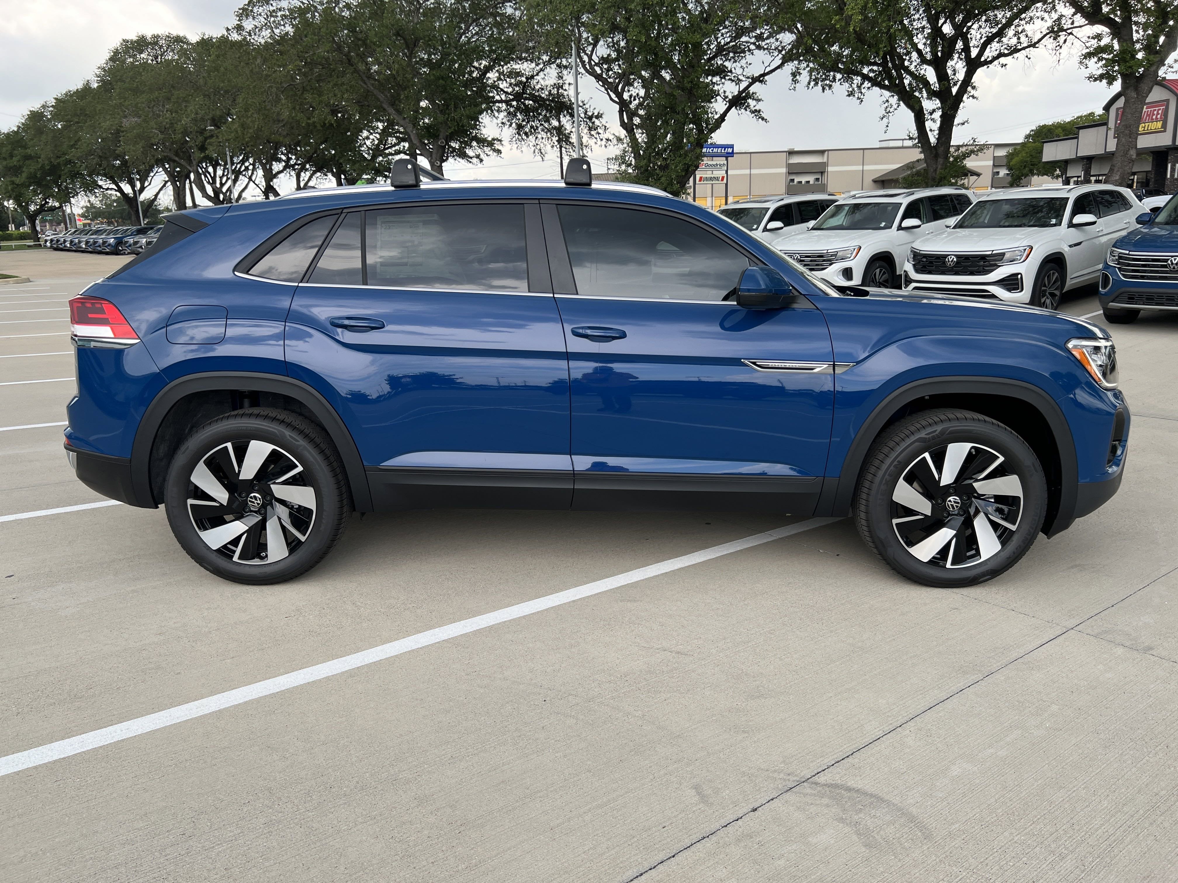 2026 Volkswagen Atlas Cross Sport 2.0T SE w/Technology