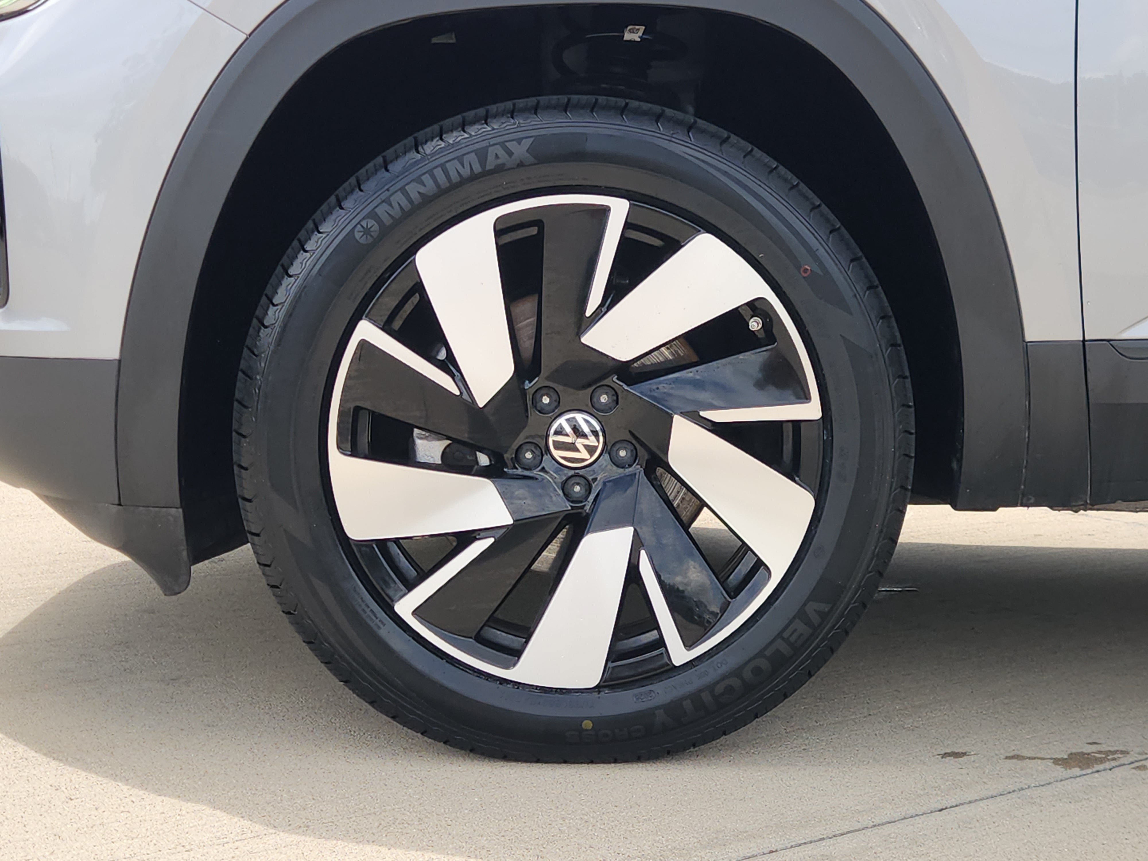 2026 Volkswagen Atlas Cross Sport 2.0T SE w/Technology