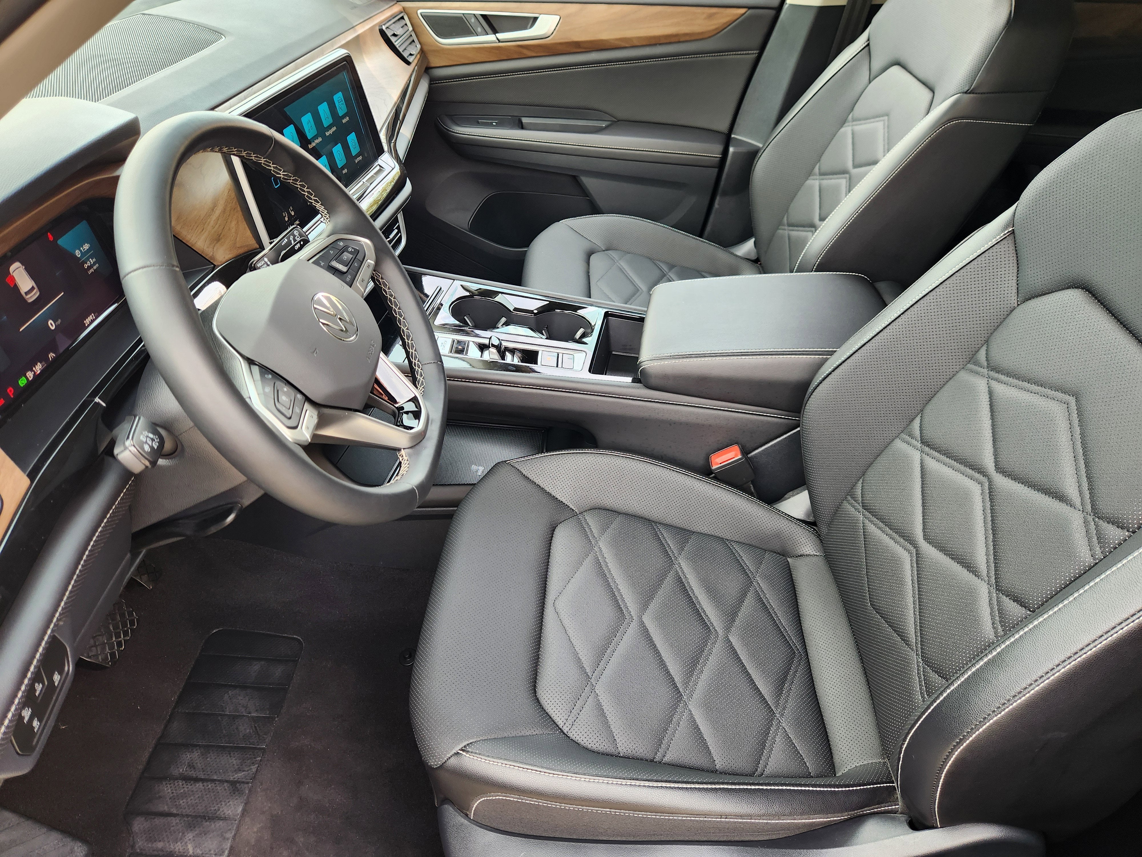 2025 Volkswagen Atlas 2.0T SE w/Technology