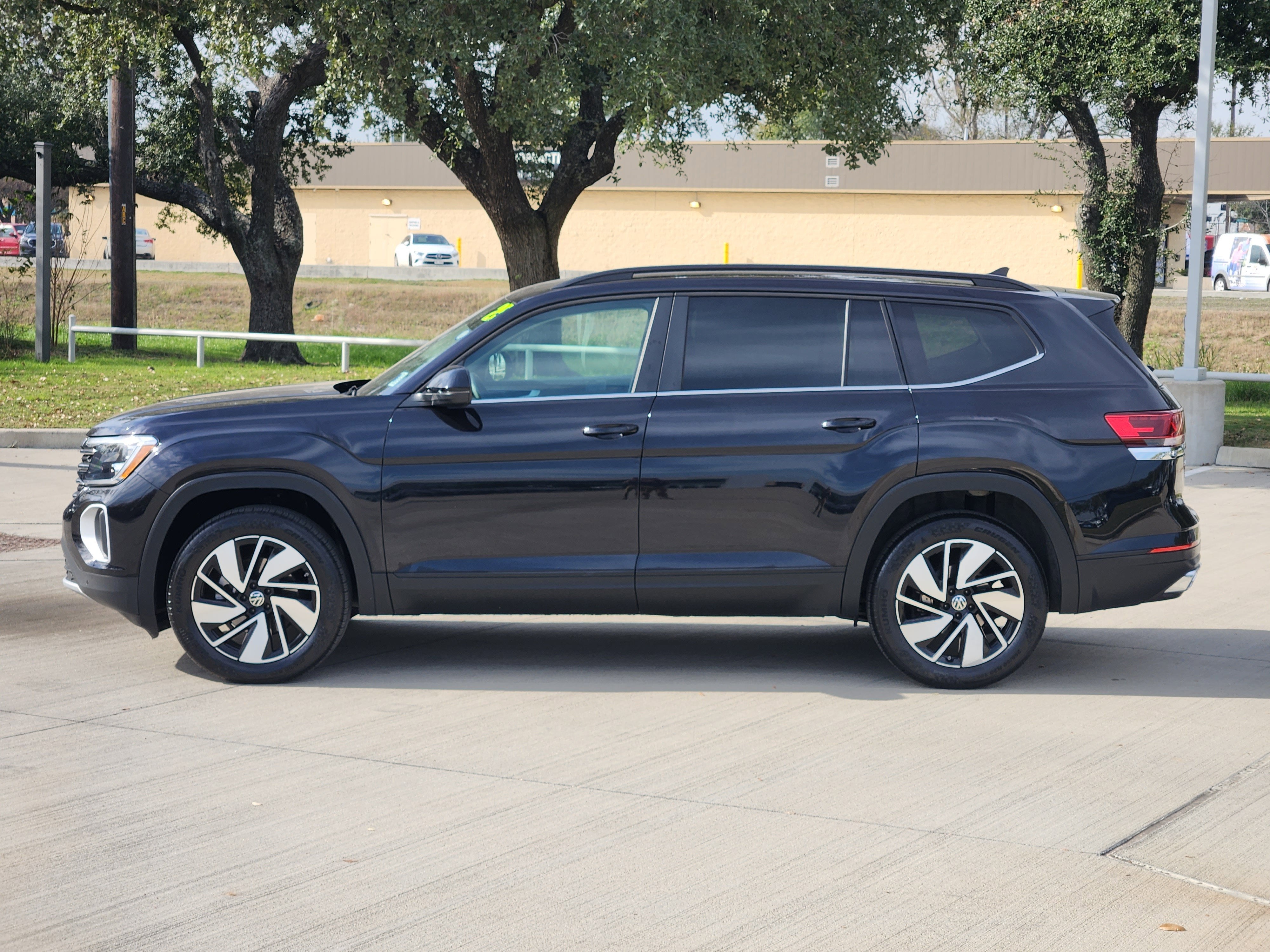 2025 Volkswagen Atlas 2.0T SE w/Technology