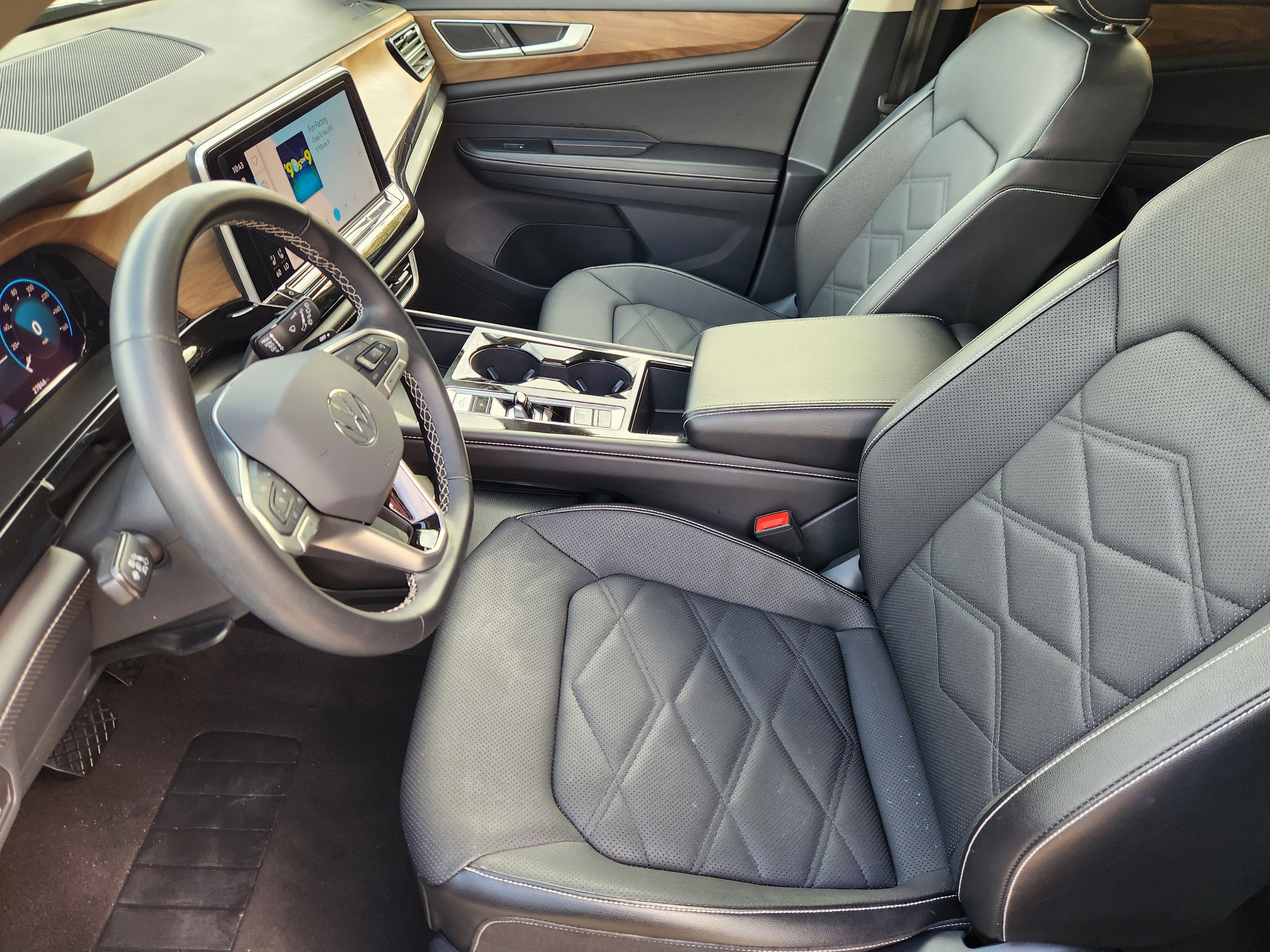 2025 Volkswagen Atlas 2.0T SE w/Technology