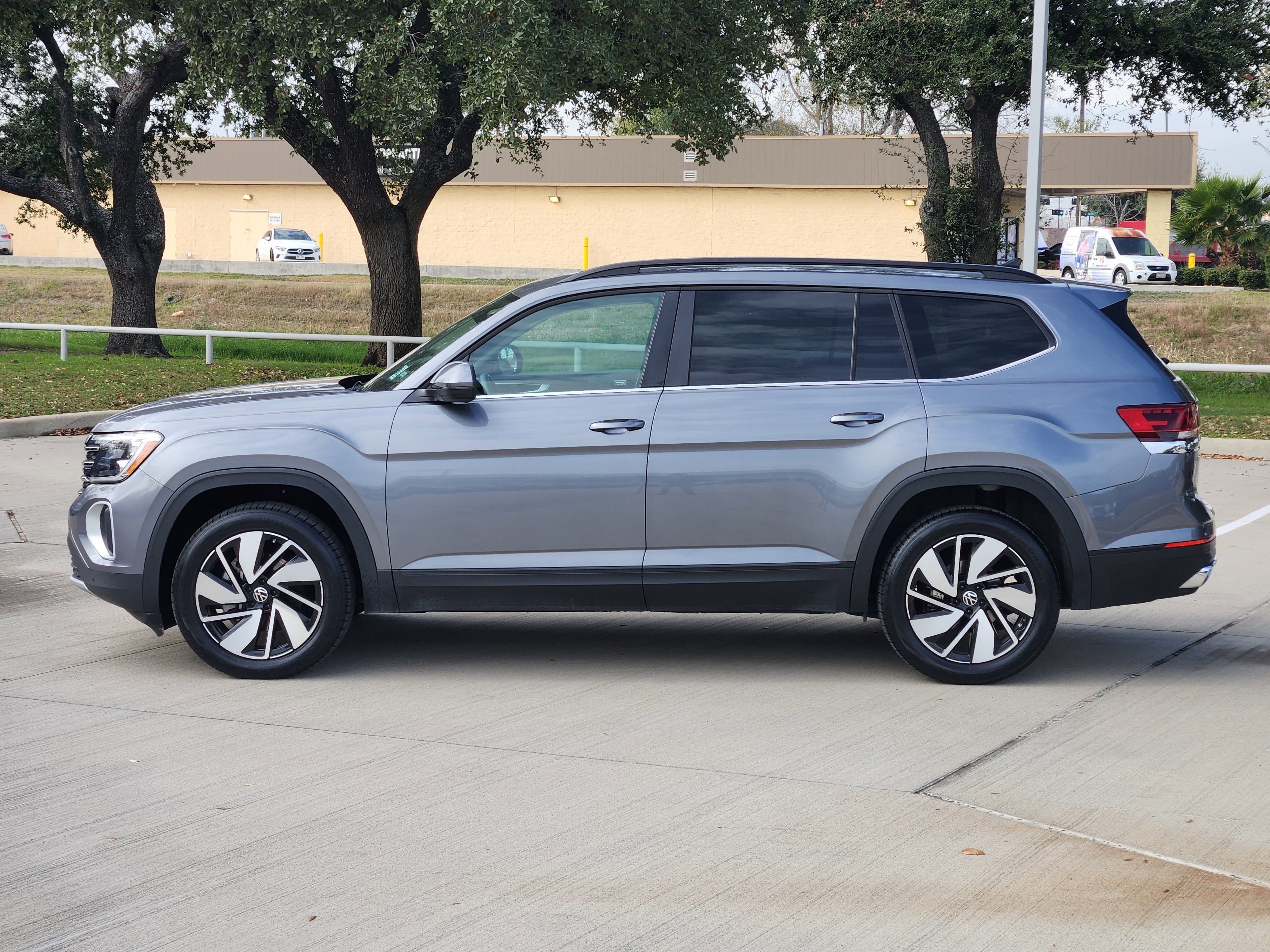 2025 Volkswagen Atlas 2.0T SE w/Technology