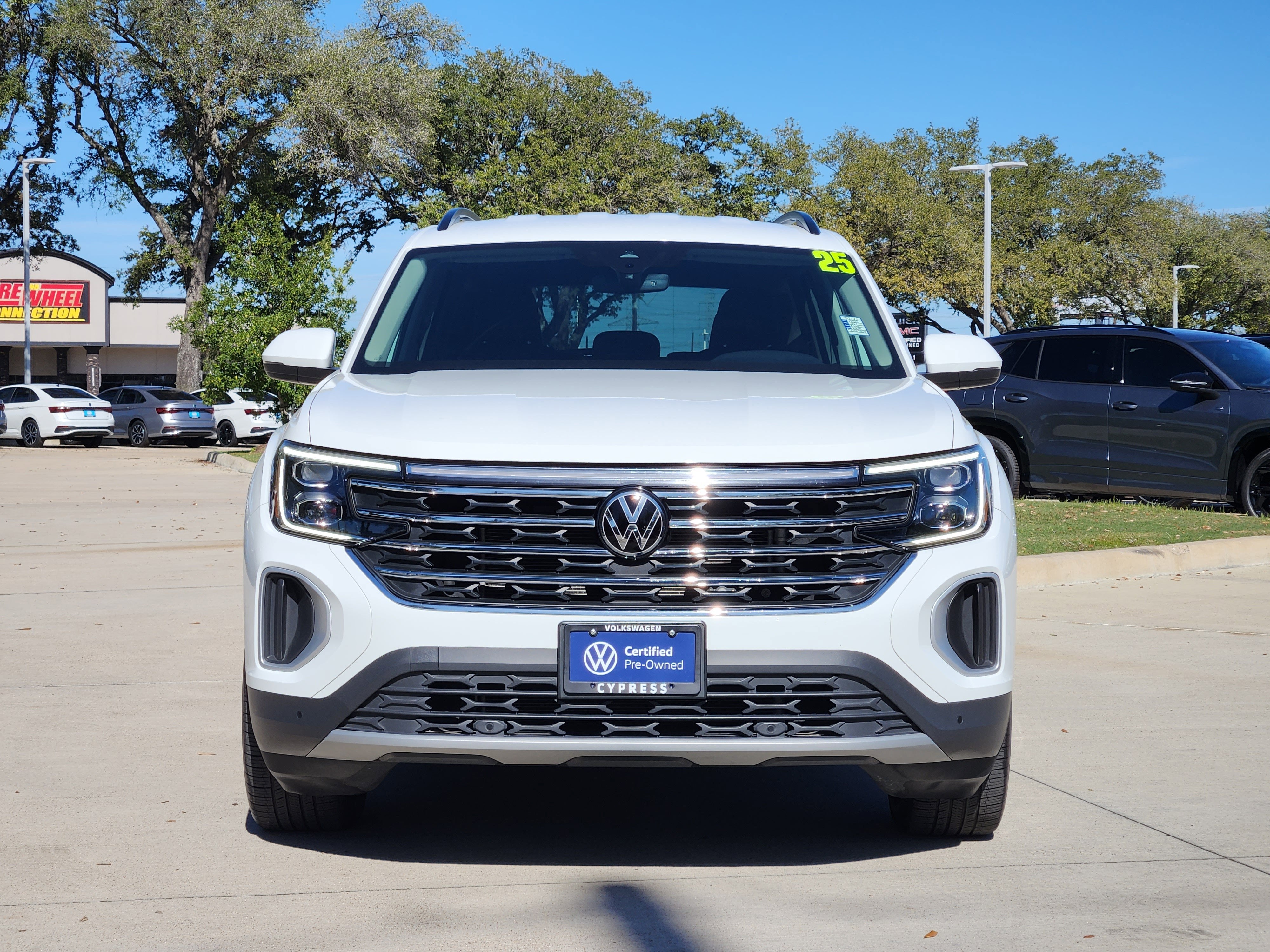 2025 Volkswagen Atlas 2.0T SE w/Technology