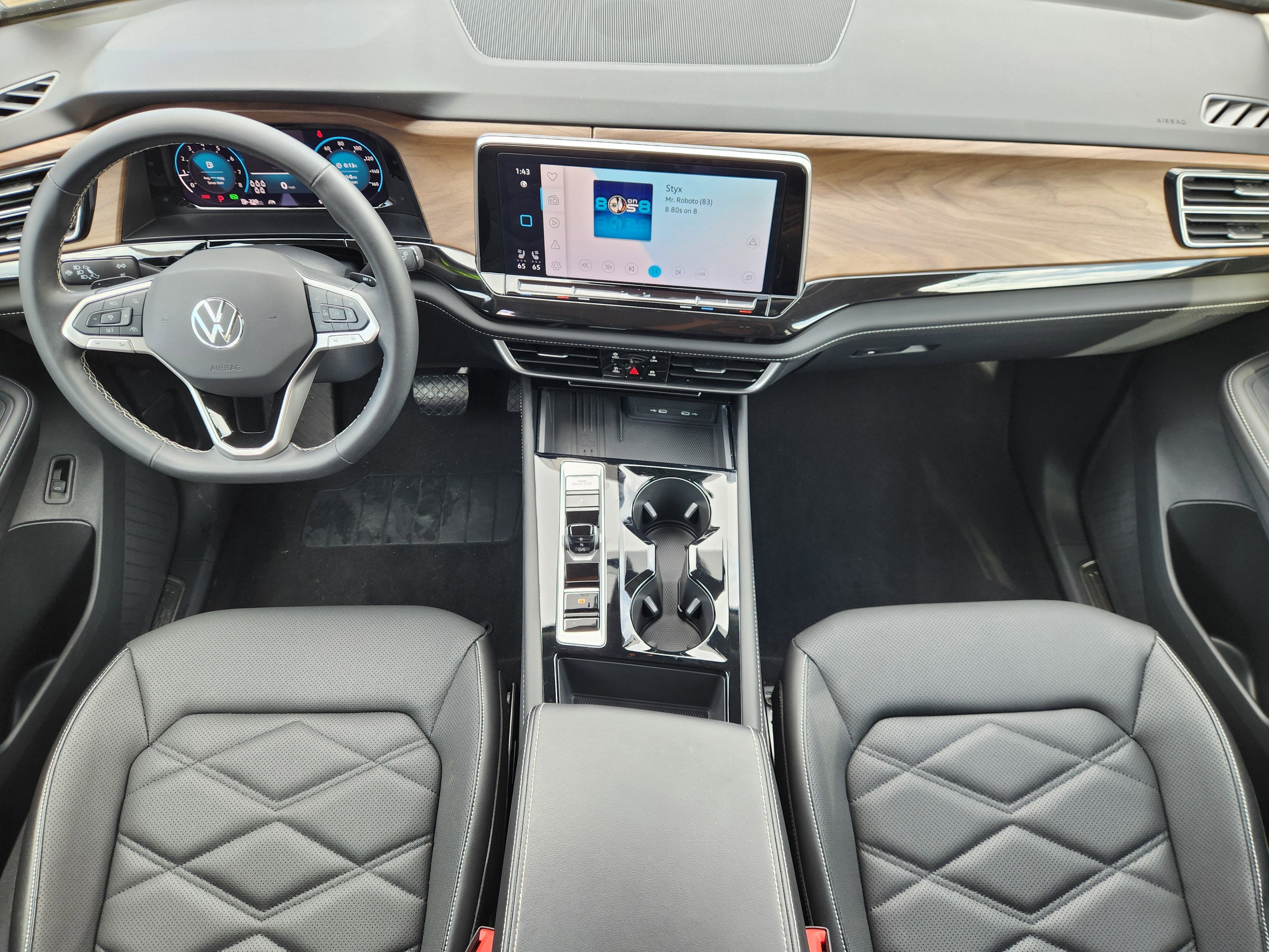 2025 Volkswagen Atlas 2.0T SE w/Technology