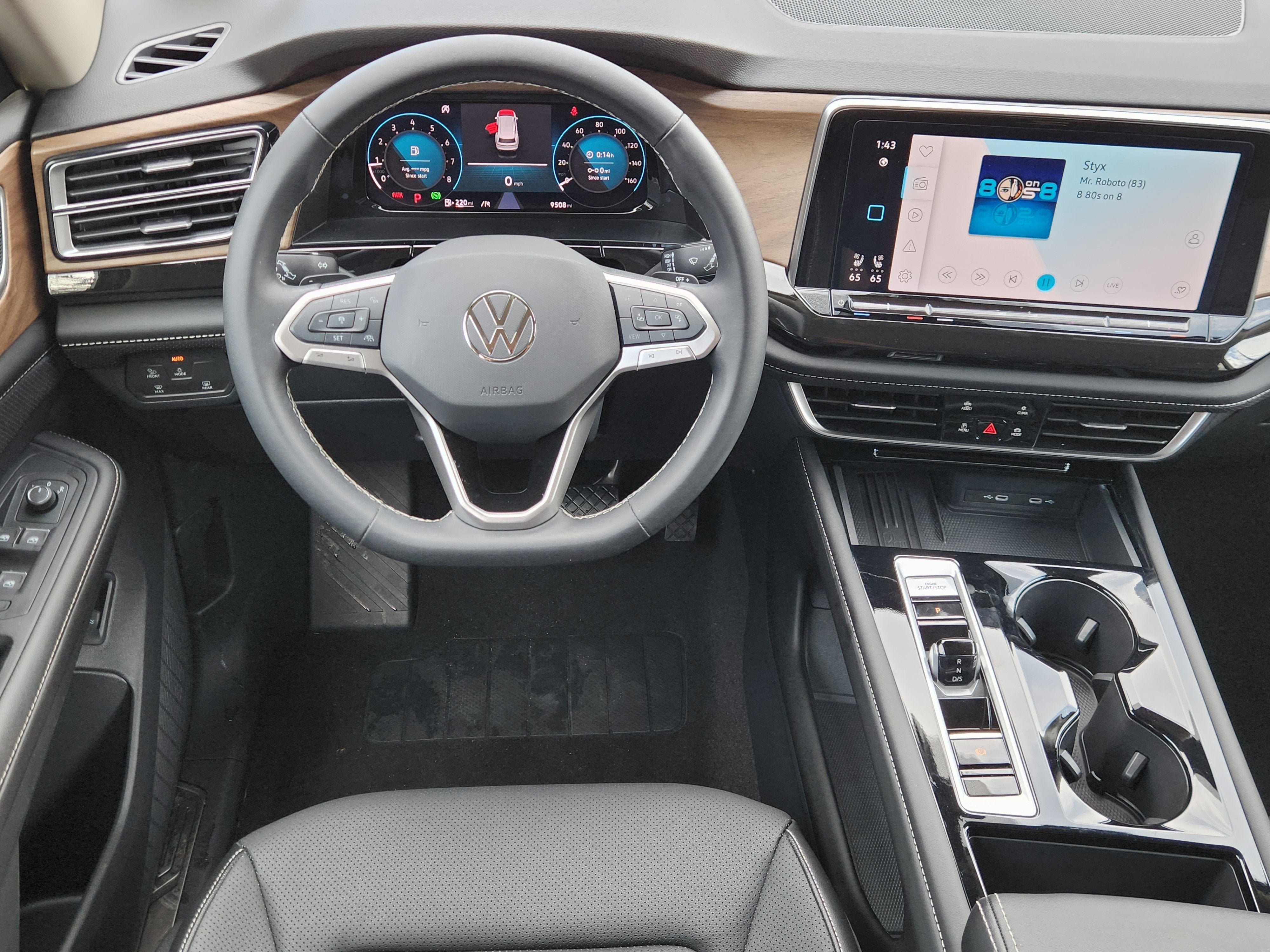 2025 Volkswagen Atlas 2.0T SE w/Technology