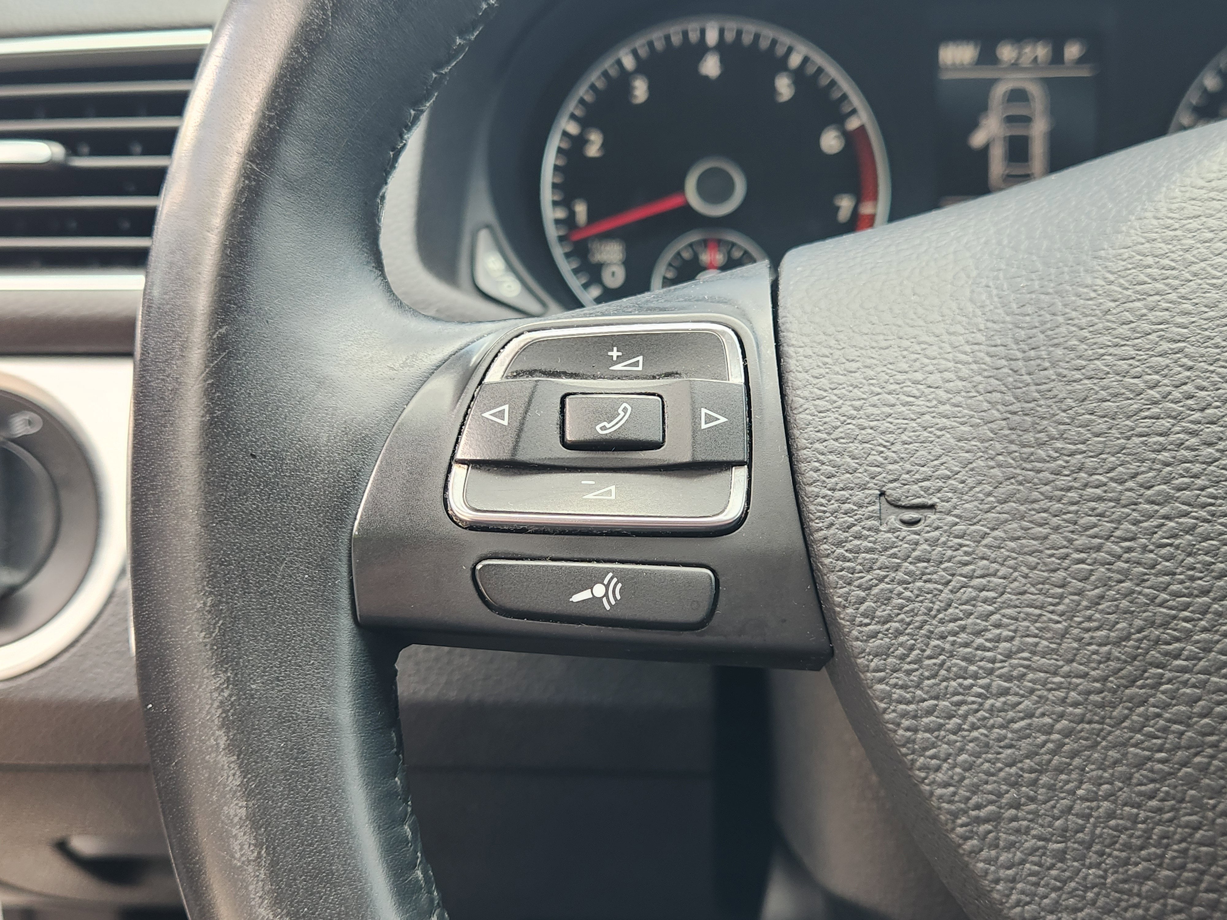 2013 Volkswagen Passat Base