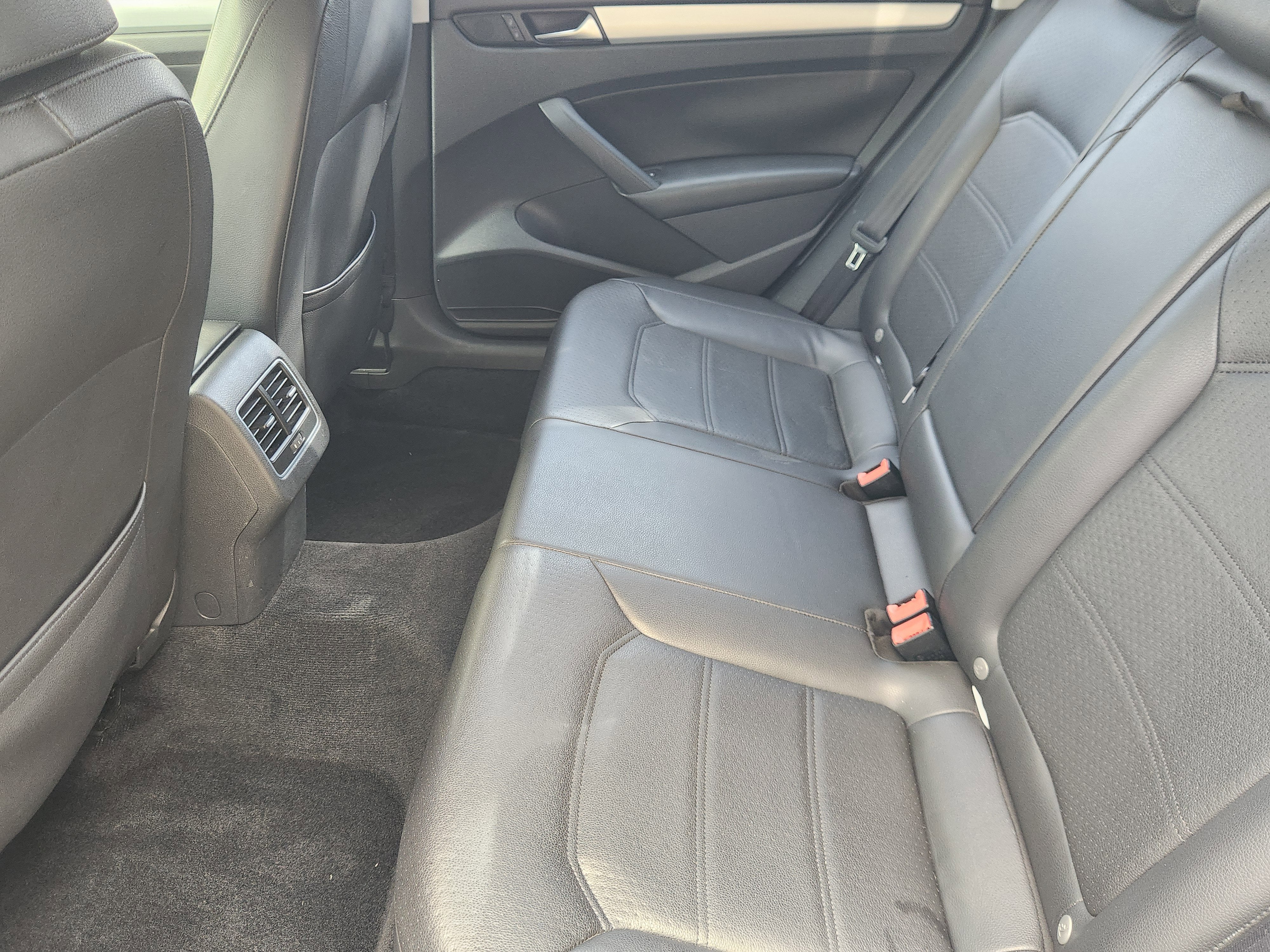 2013 Volkswagen Passat Base