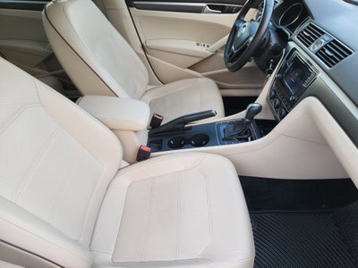 2017 Volkswagen Passat R-Line w/Comfort Pkg