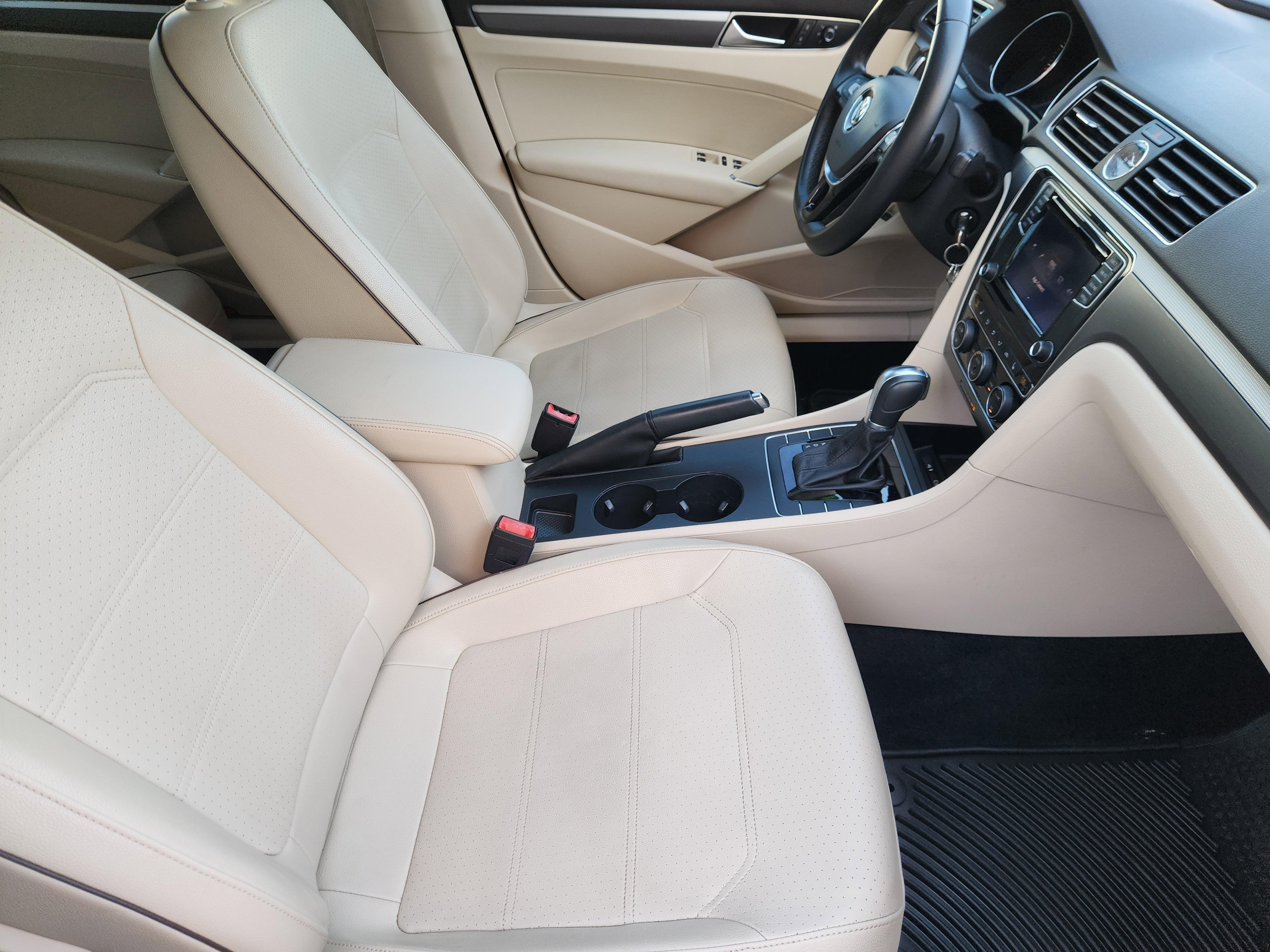 2017 Volkswagen Passat R-Line w/Comfort Pkg