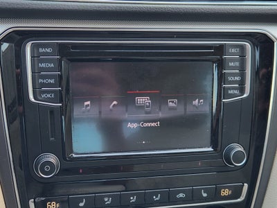 2017 Volkswagen Passat R-Line w/Comfort Pkg