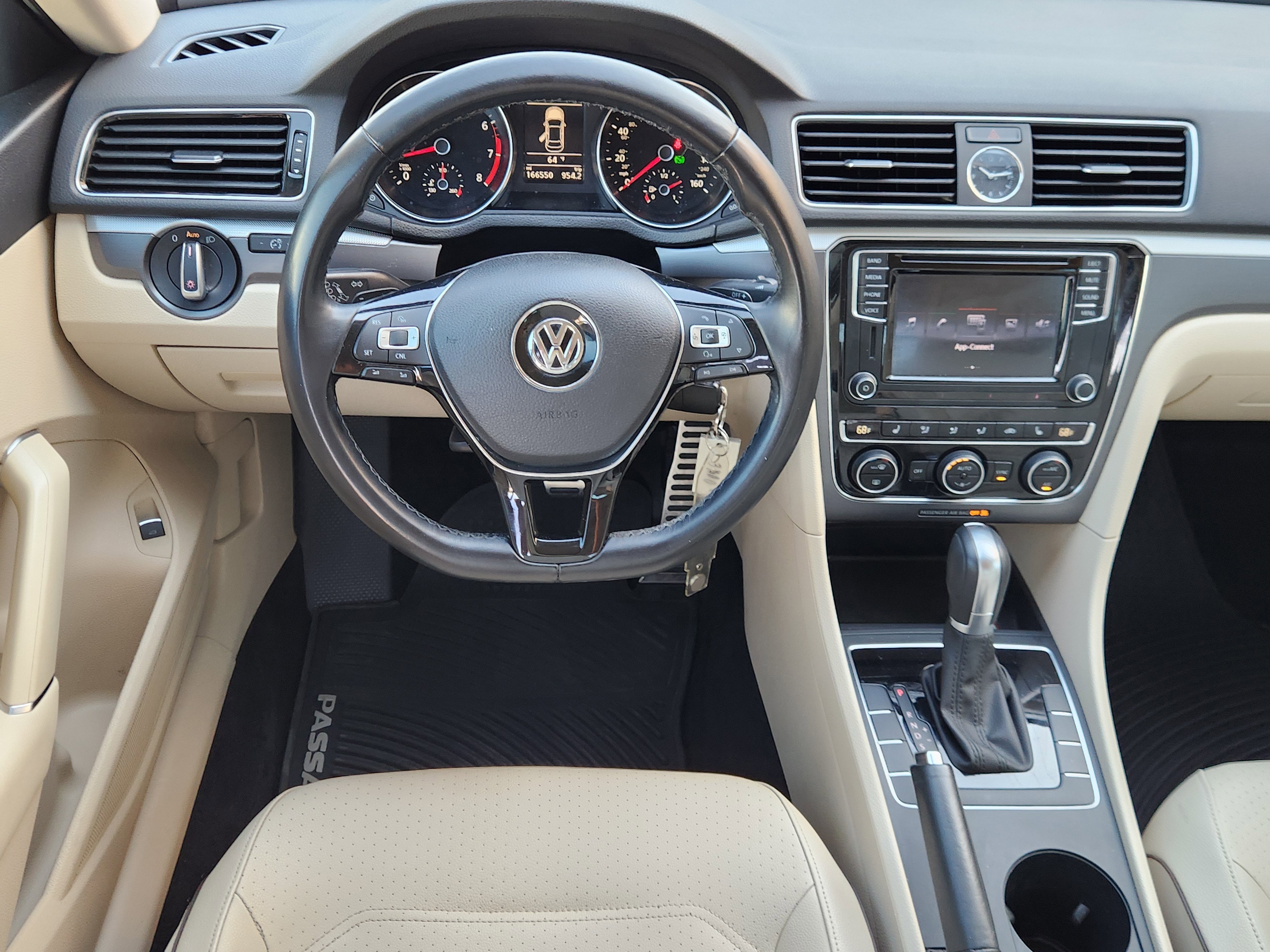 2017 Volkswagen Passat R-Line w/Comfort Pkg