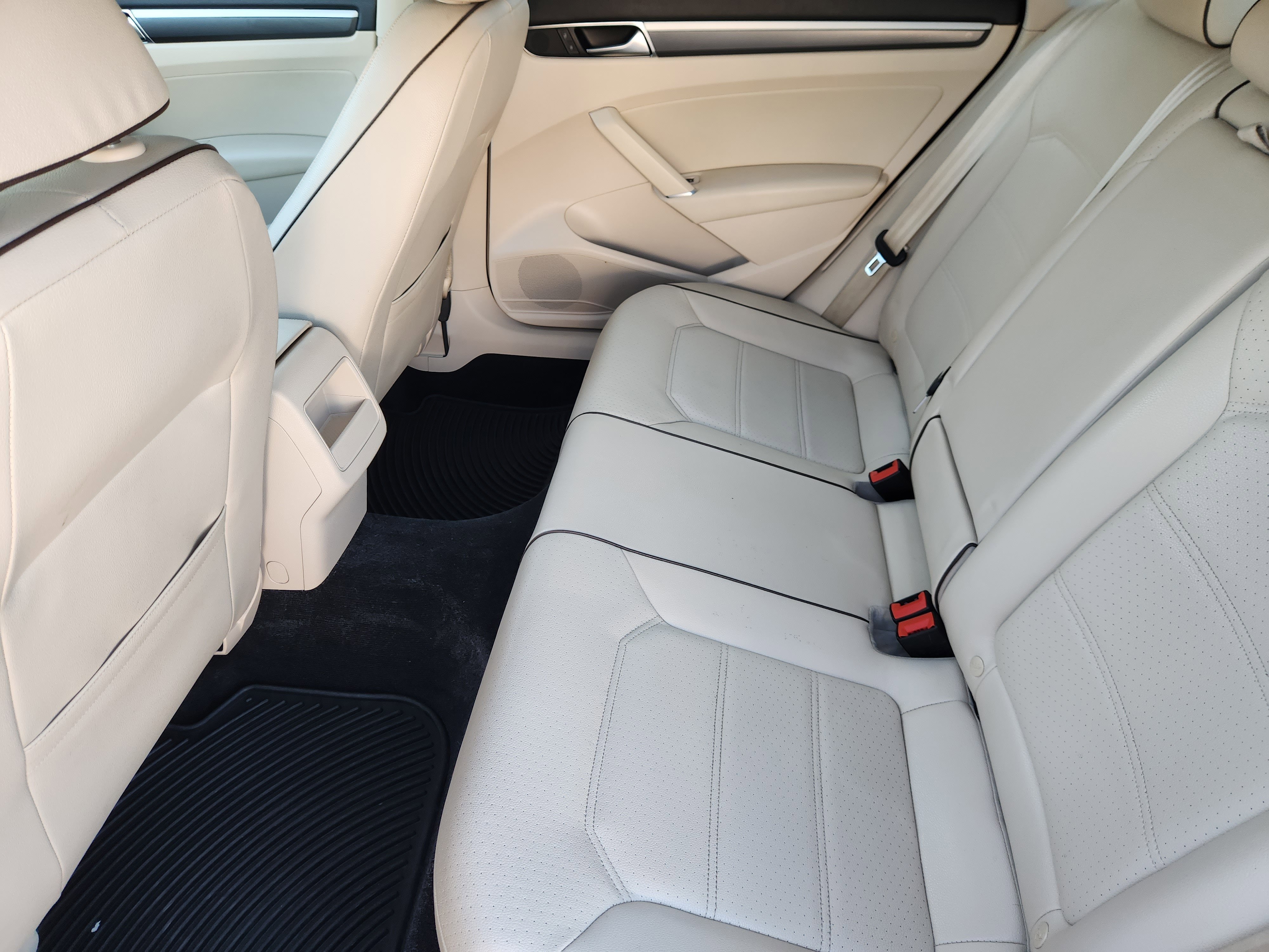 2017 Volkswagen Passat R-Line w/Comfort Pkg