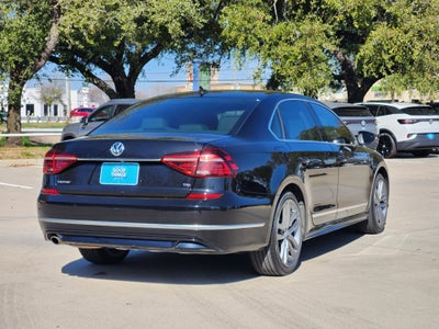 2017 Volkswagen Passat R-Line w/Comfort Pkg