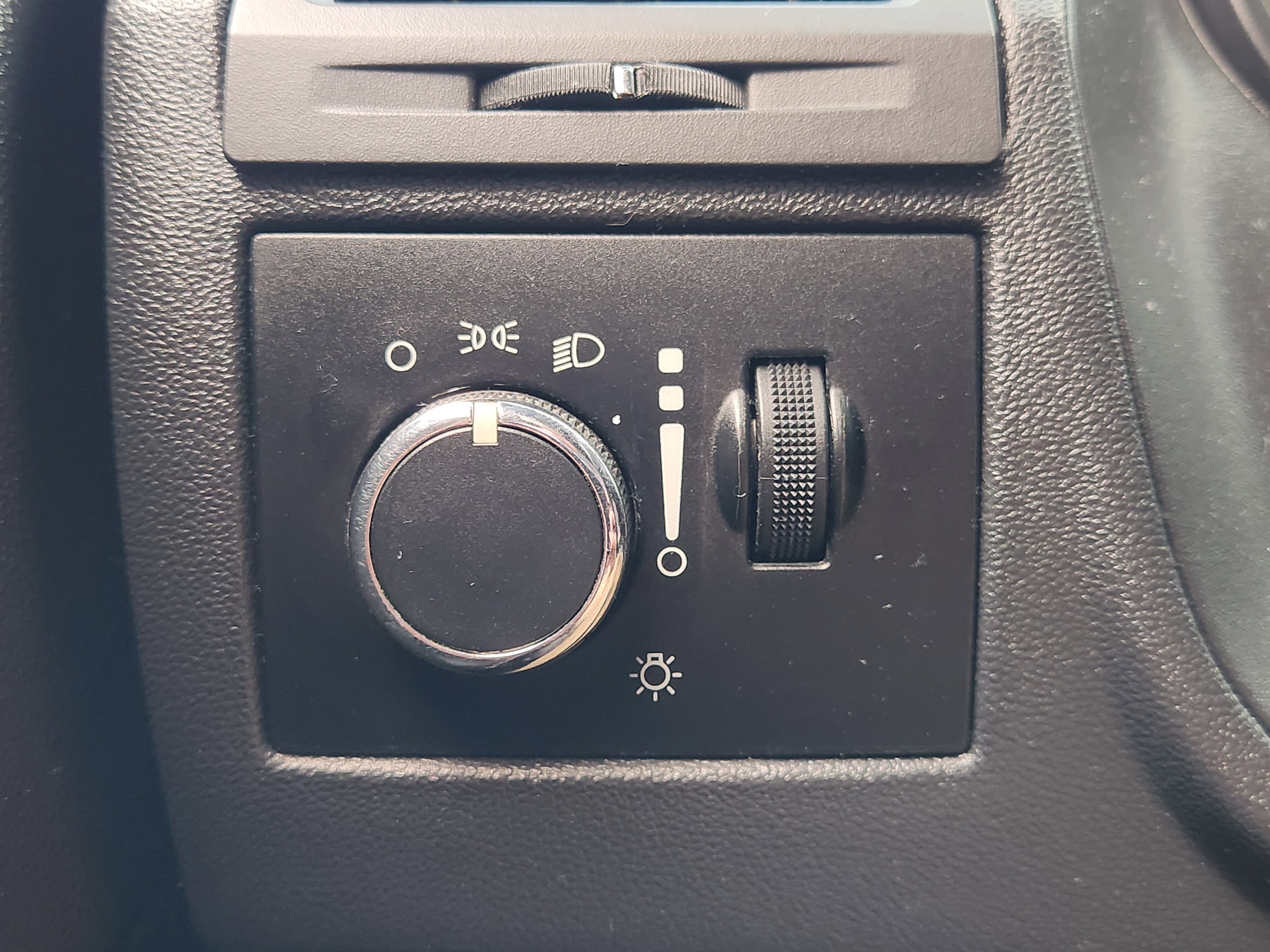 2013 Dodge Challenger Base