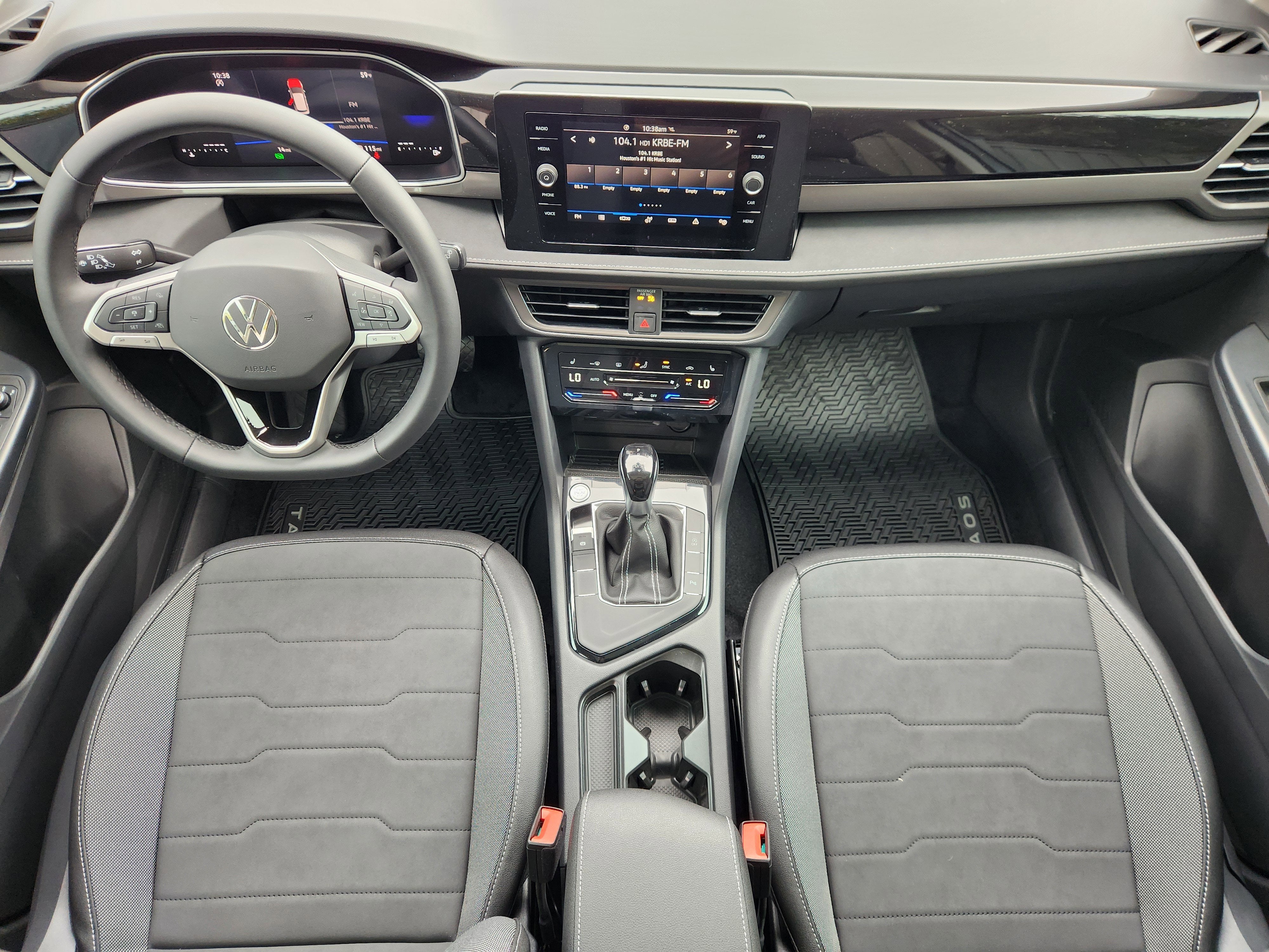 2026 Volkswagen Taos SE Black