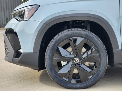 2026 Volkswagen Taos SE Black