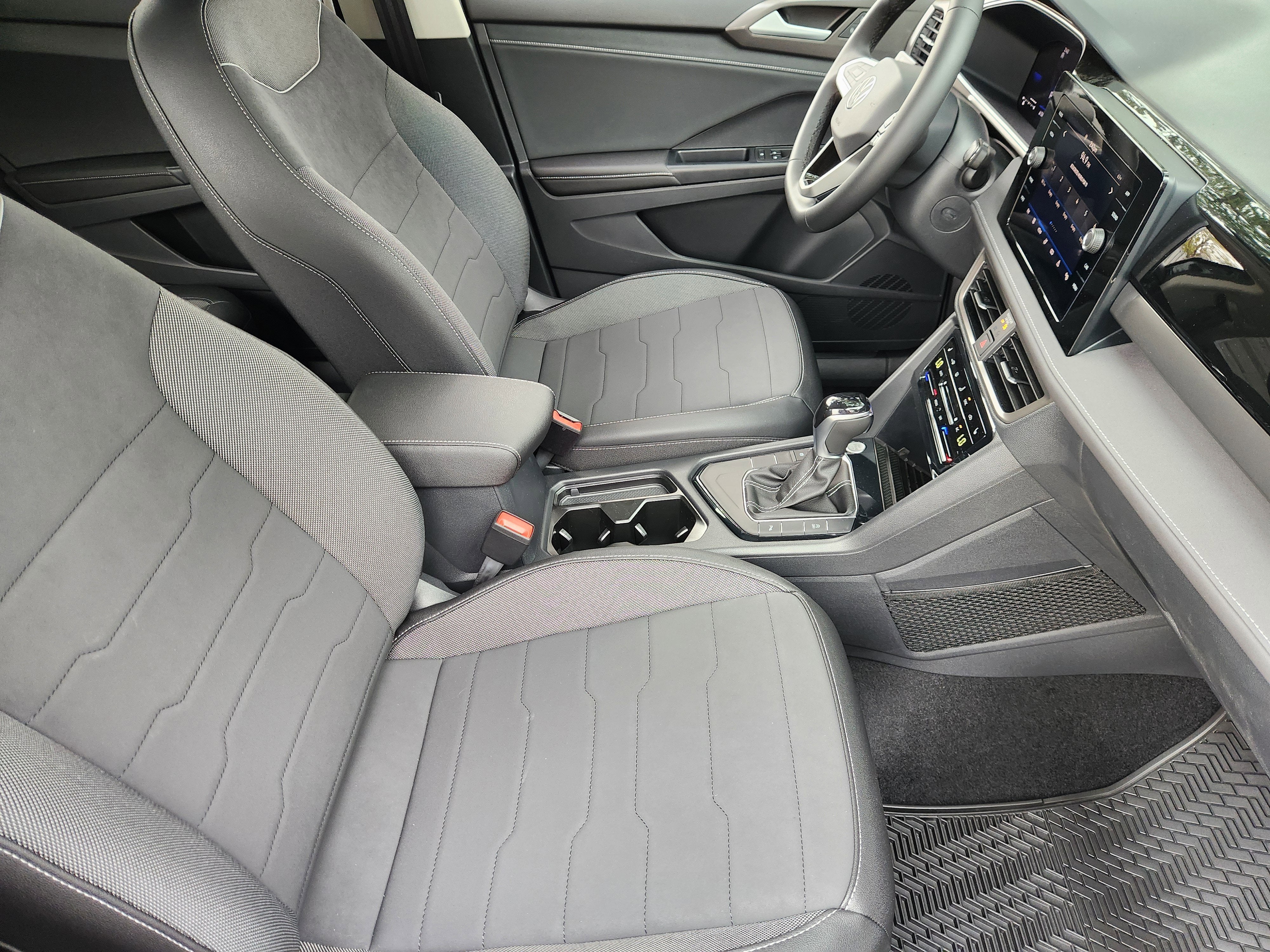 2026 Volkswagen Taos SE Black