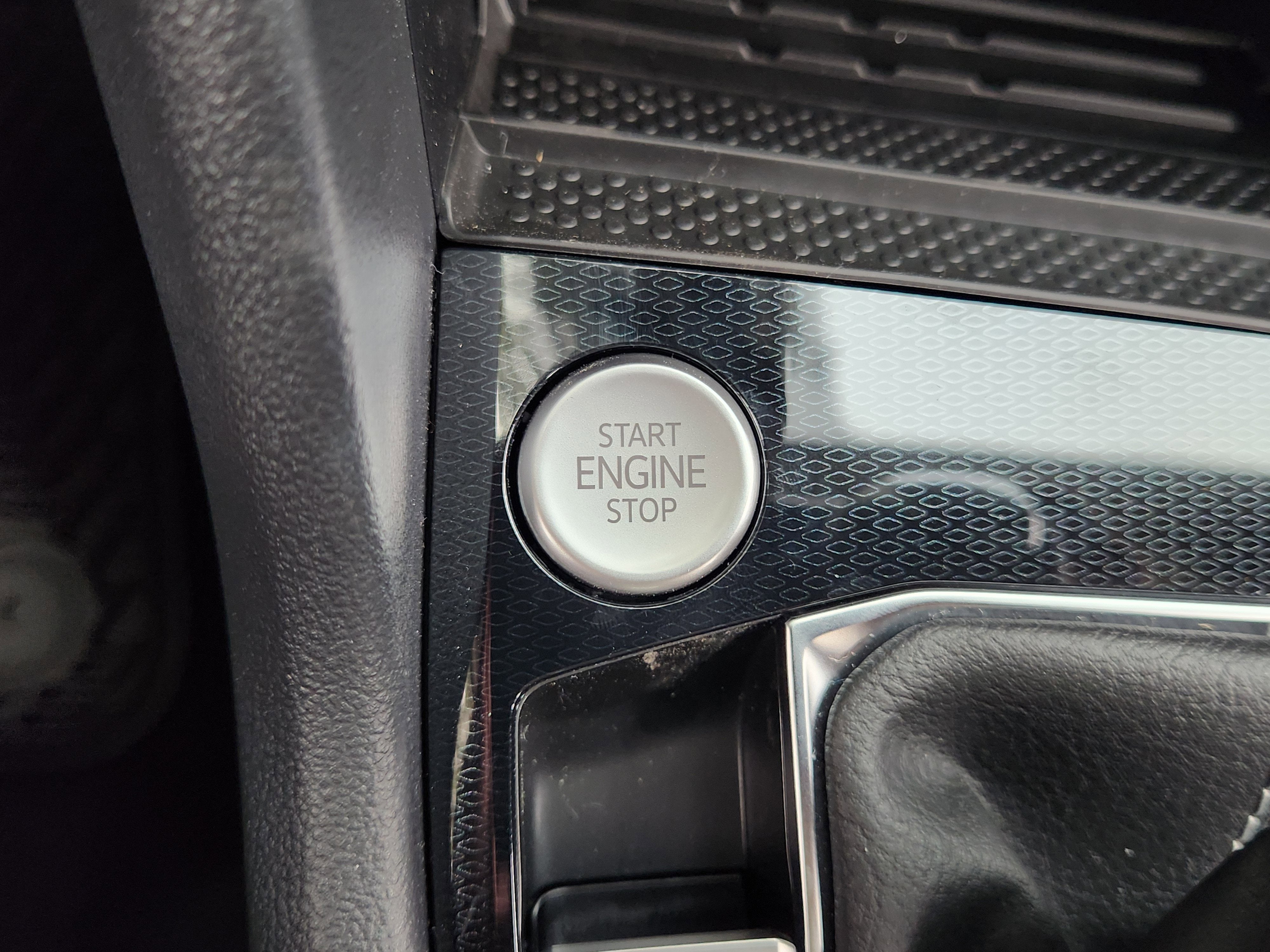 2026 Volkswagen Taos SE Black