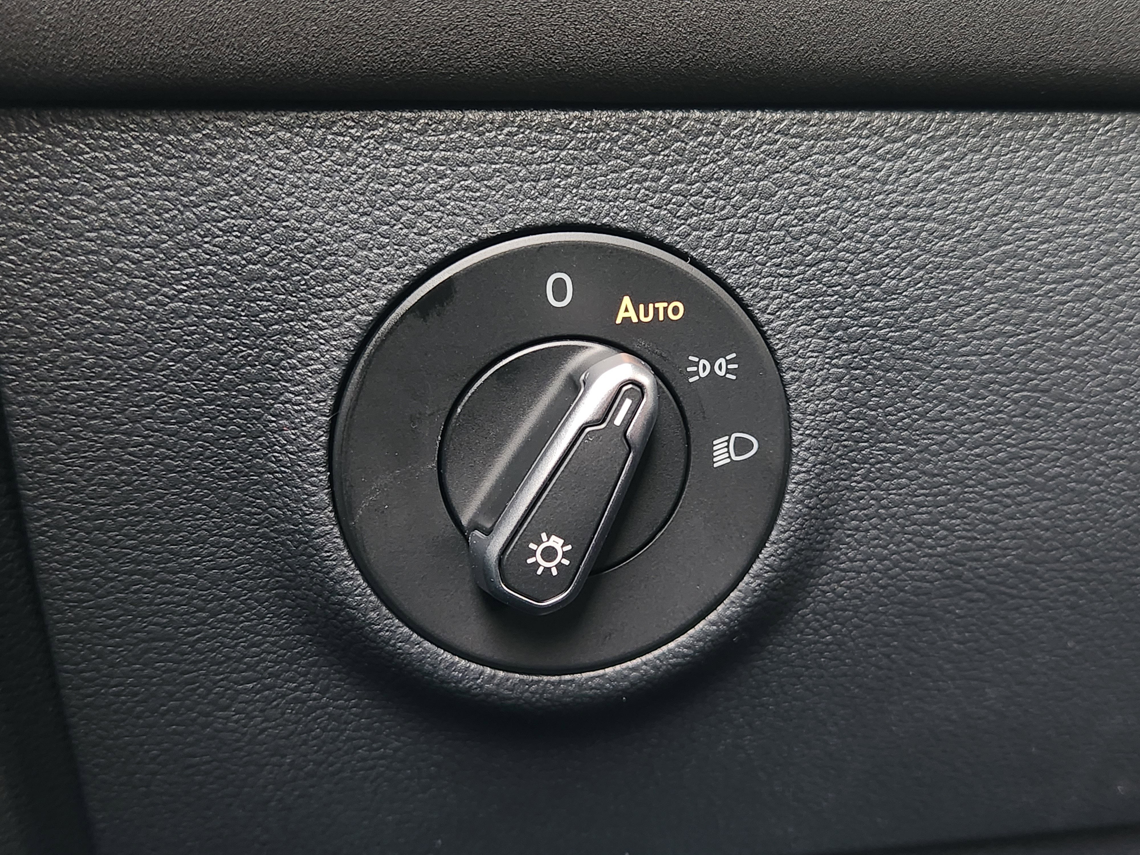 2026 Volkswagen Taos SE Black