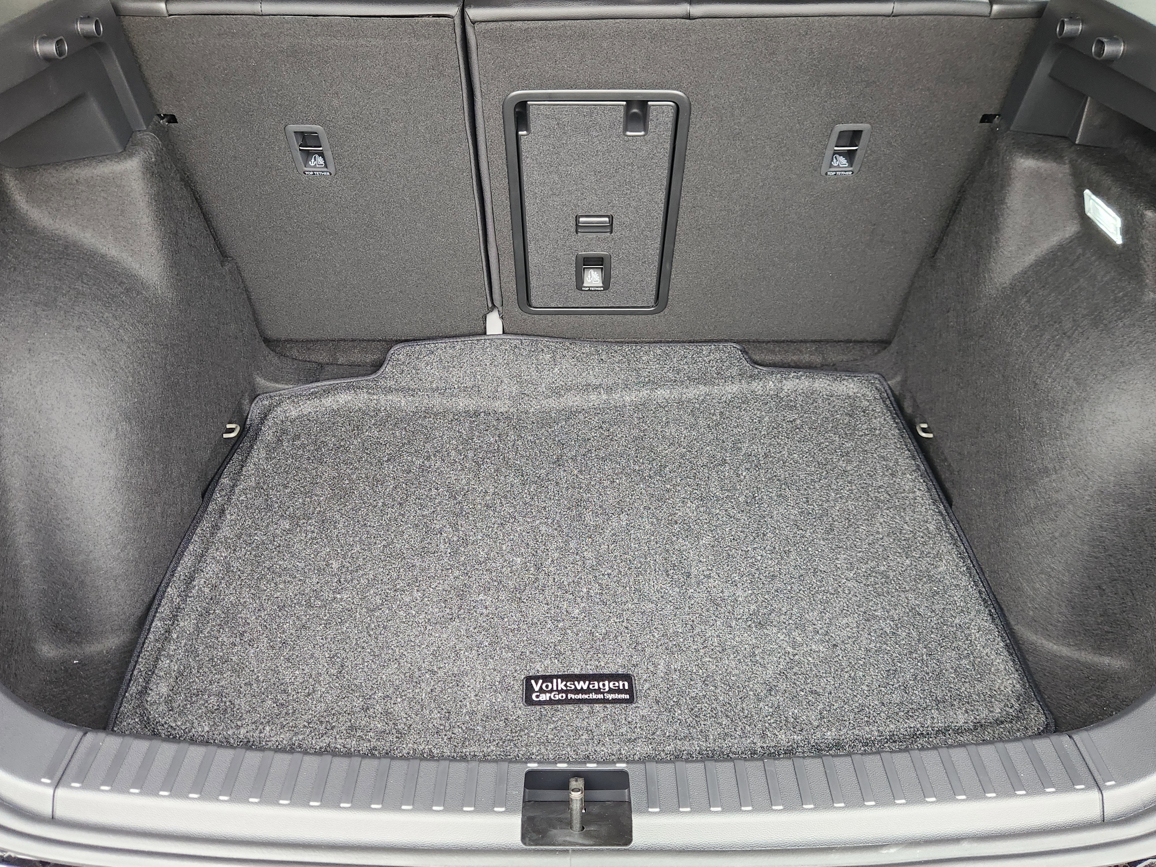 2026 Volkswagen Taos SE Black