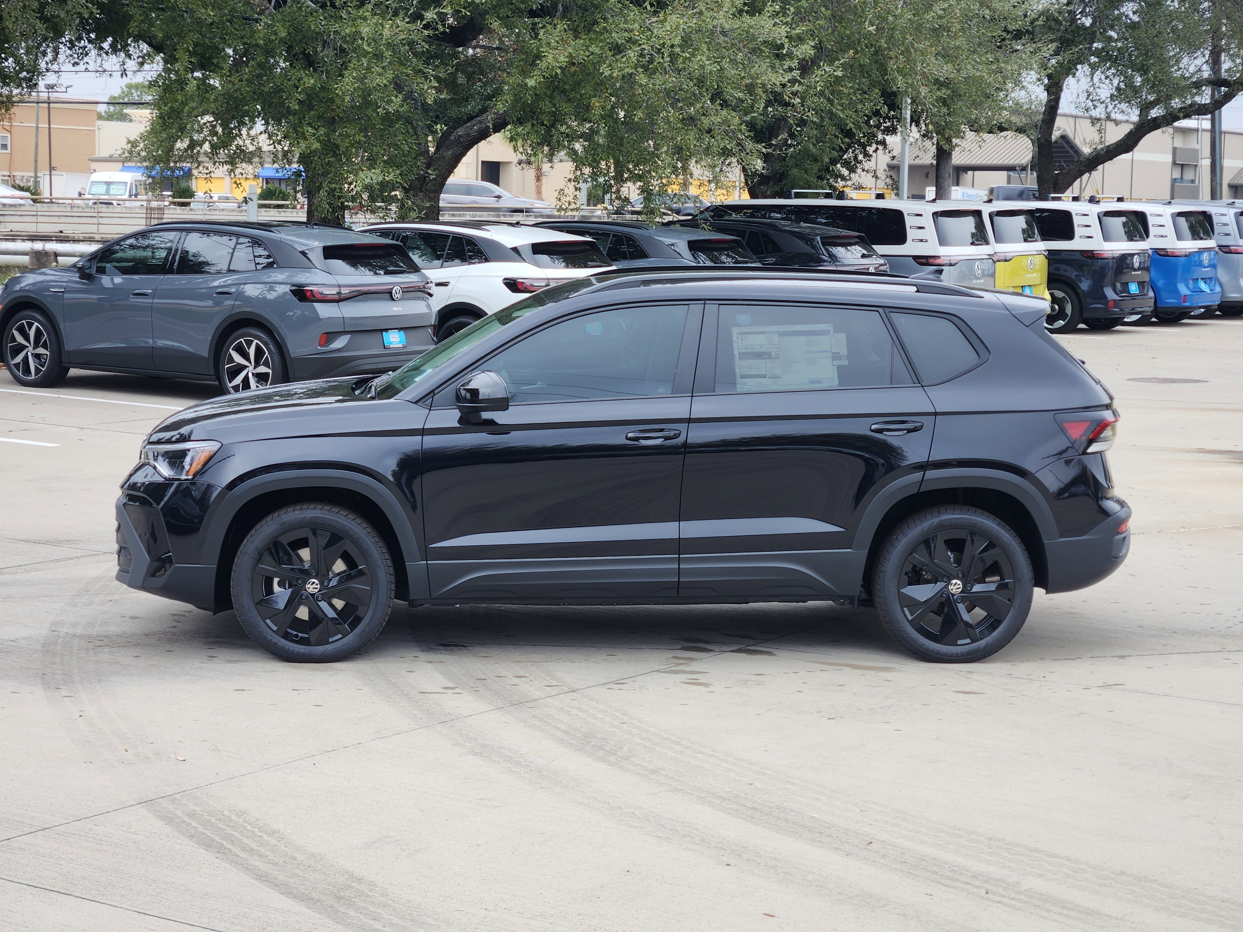 2026 Volkswagen Taos SE Black
