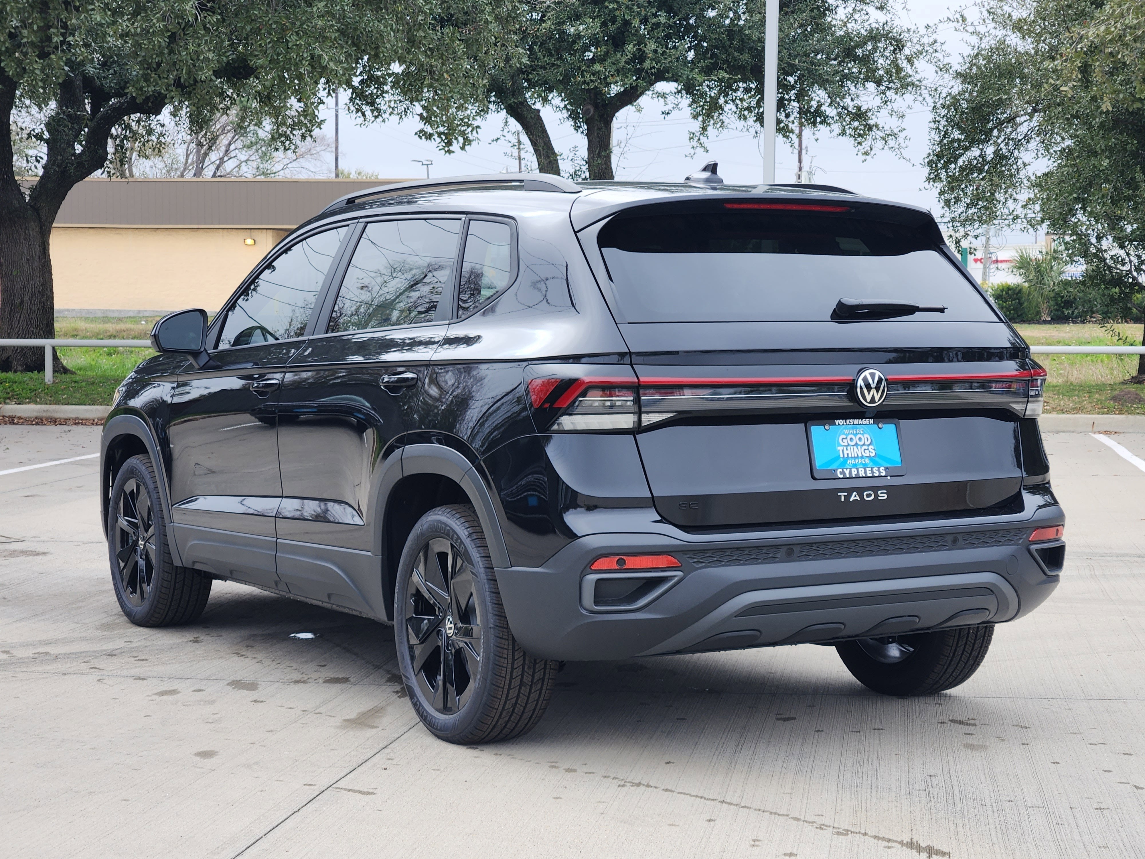 2026 Volkswagen Taos SE Black
