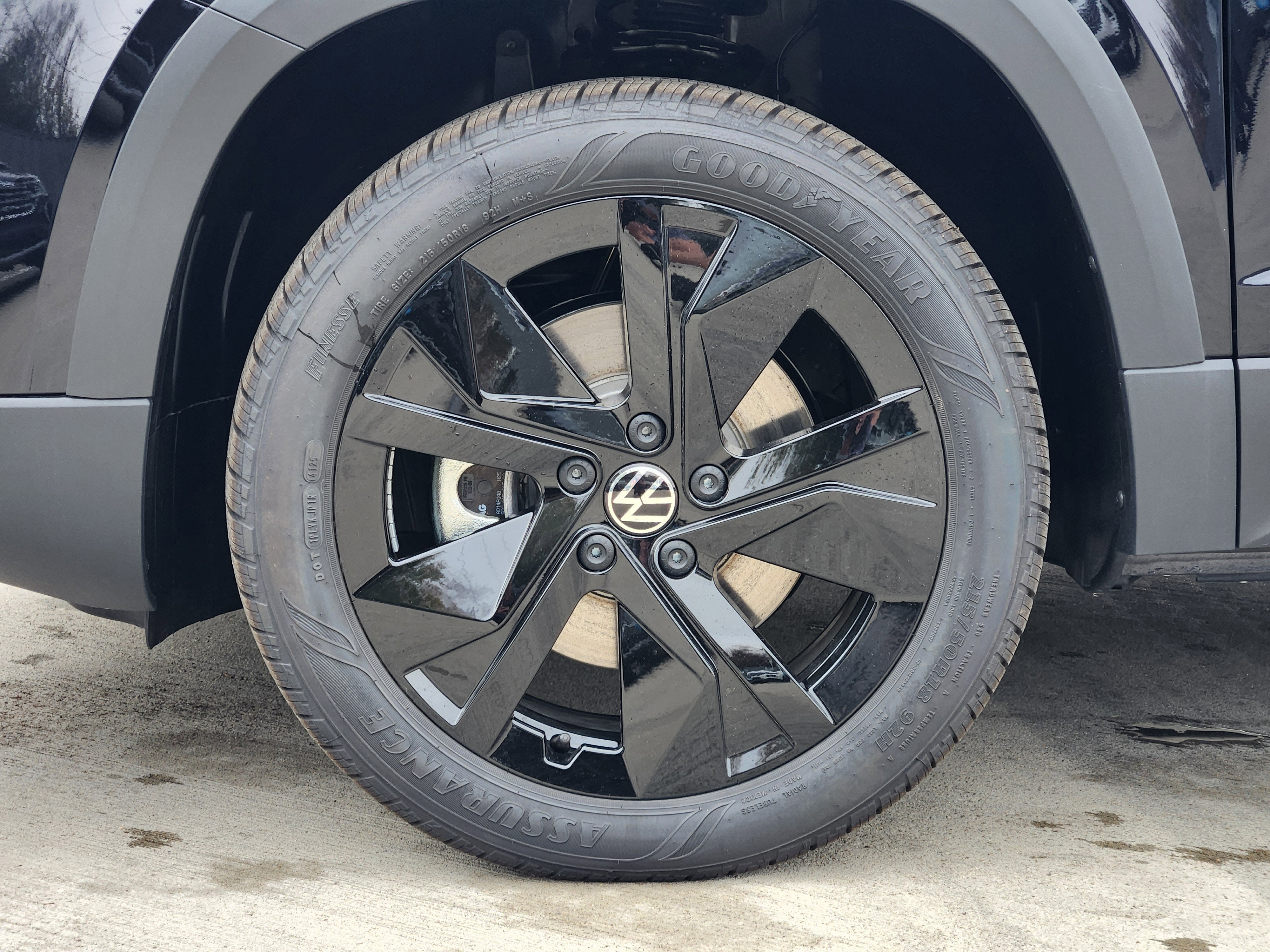 2026 Volkswagen Taos SE Black