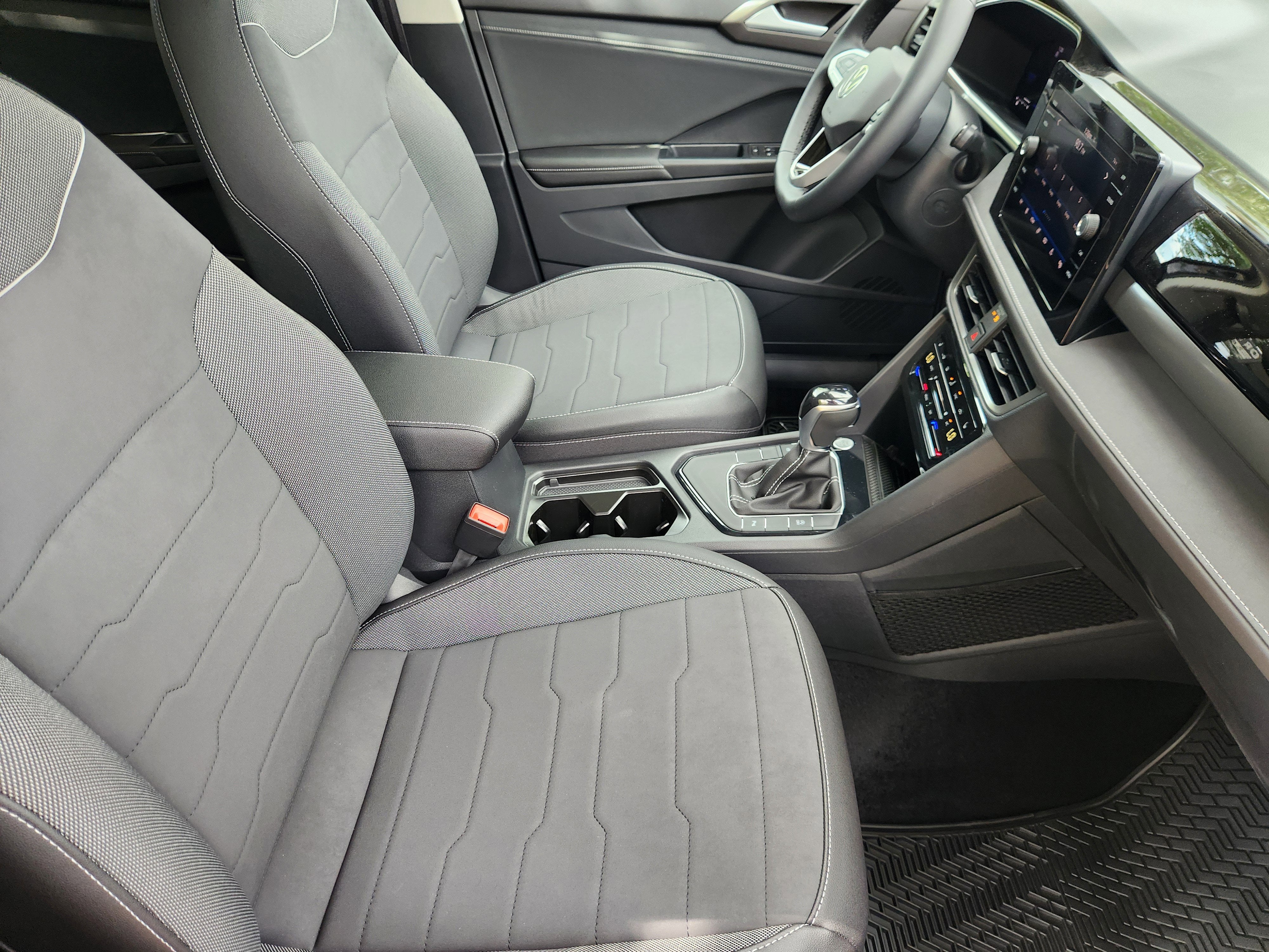 2026 Volkswagen Taos SE Black