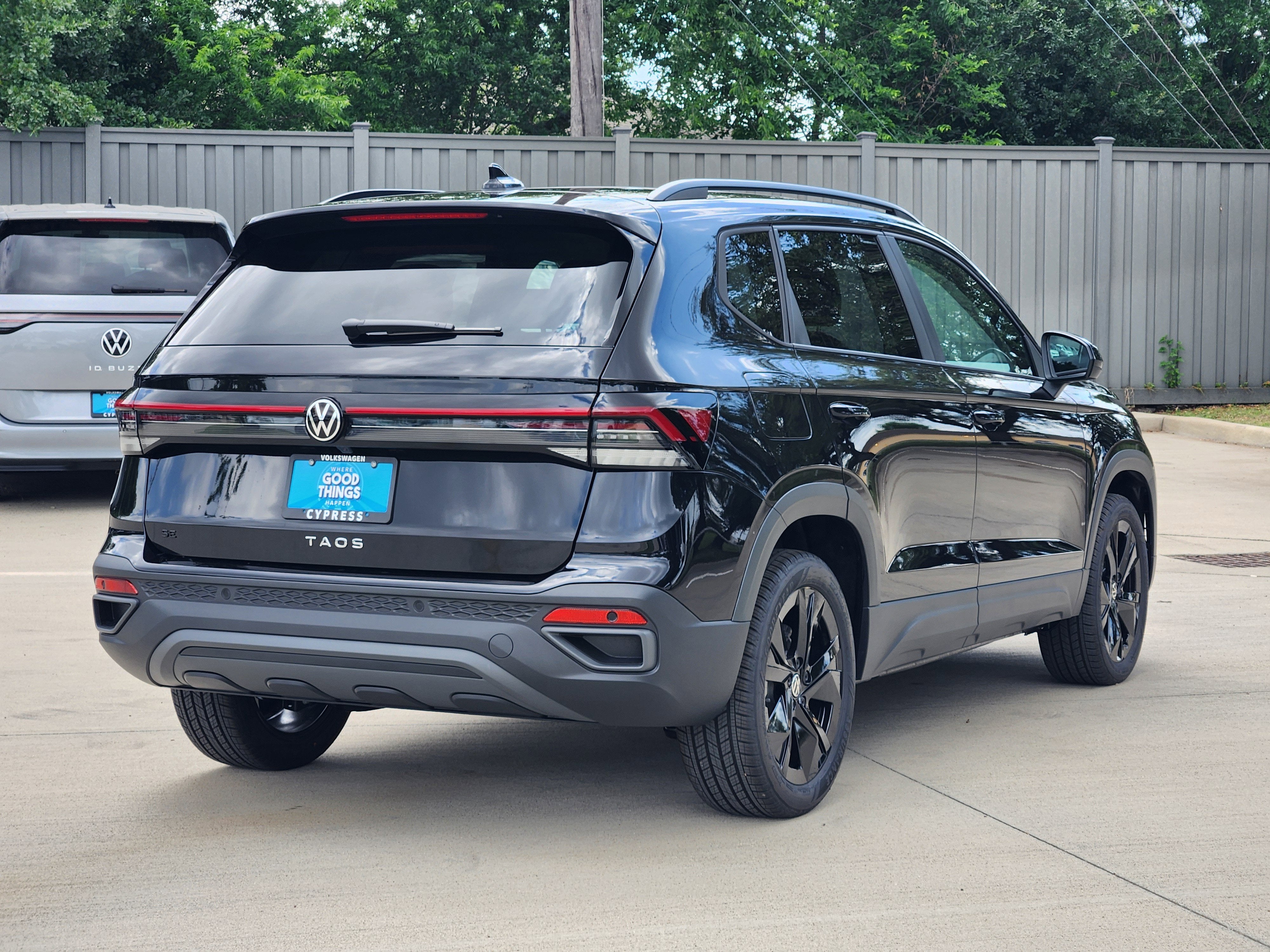 2026 Volkswagen Taos SE Black