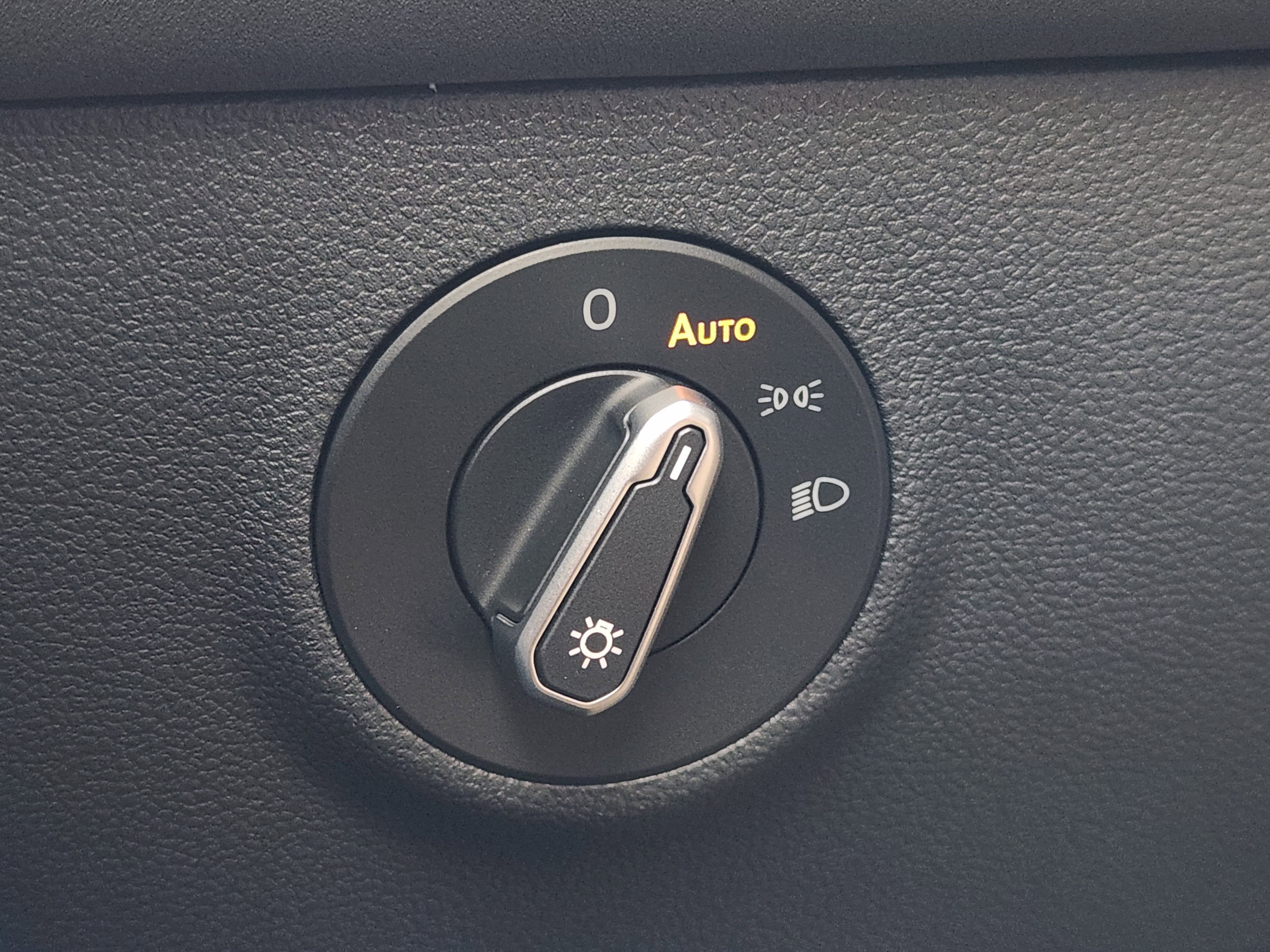 2026 Volkswagen Taos SE Black