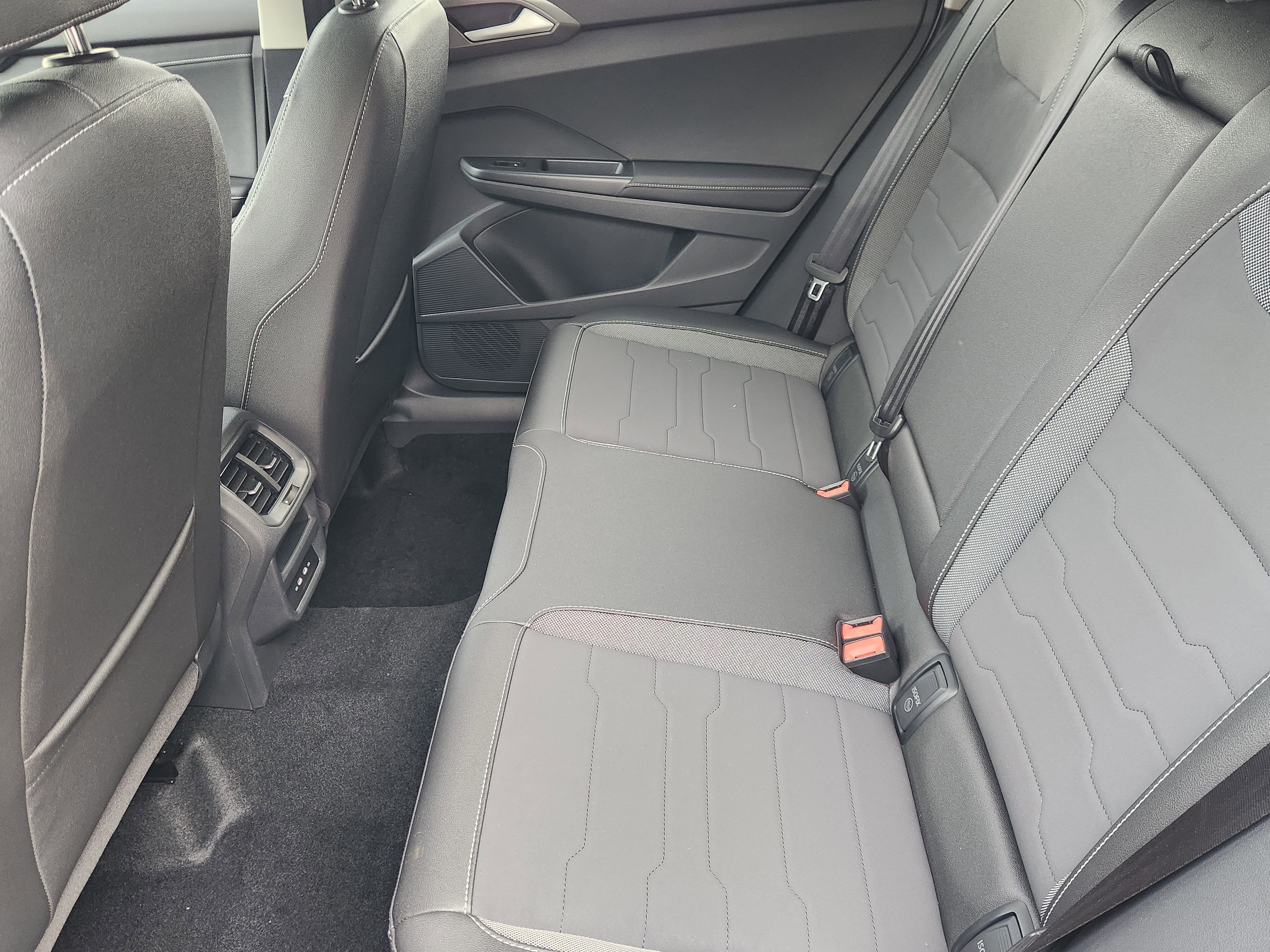 2026 Volkswagen Taos SE Black