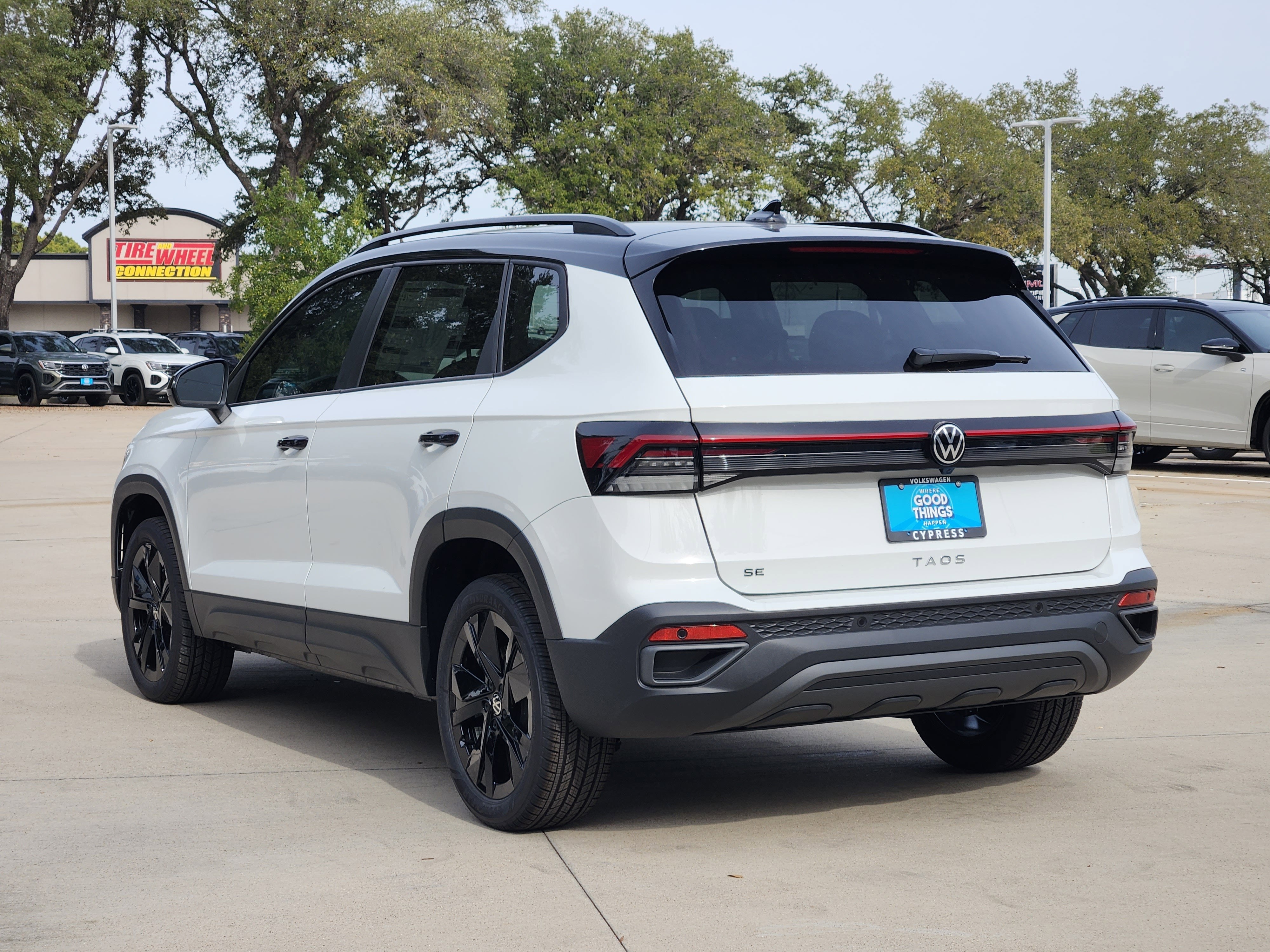 2026 Volkswagen Taos SE Black