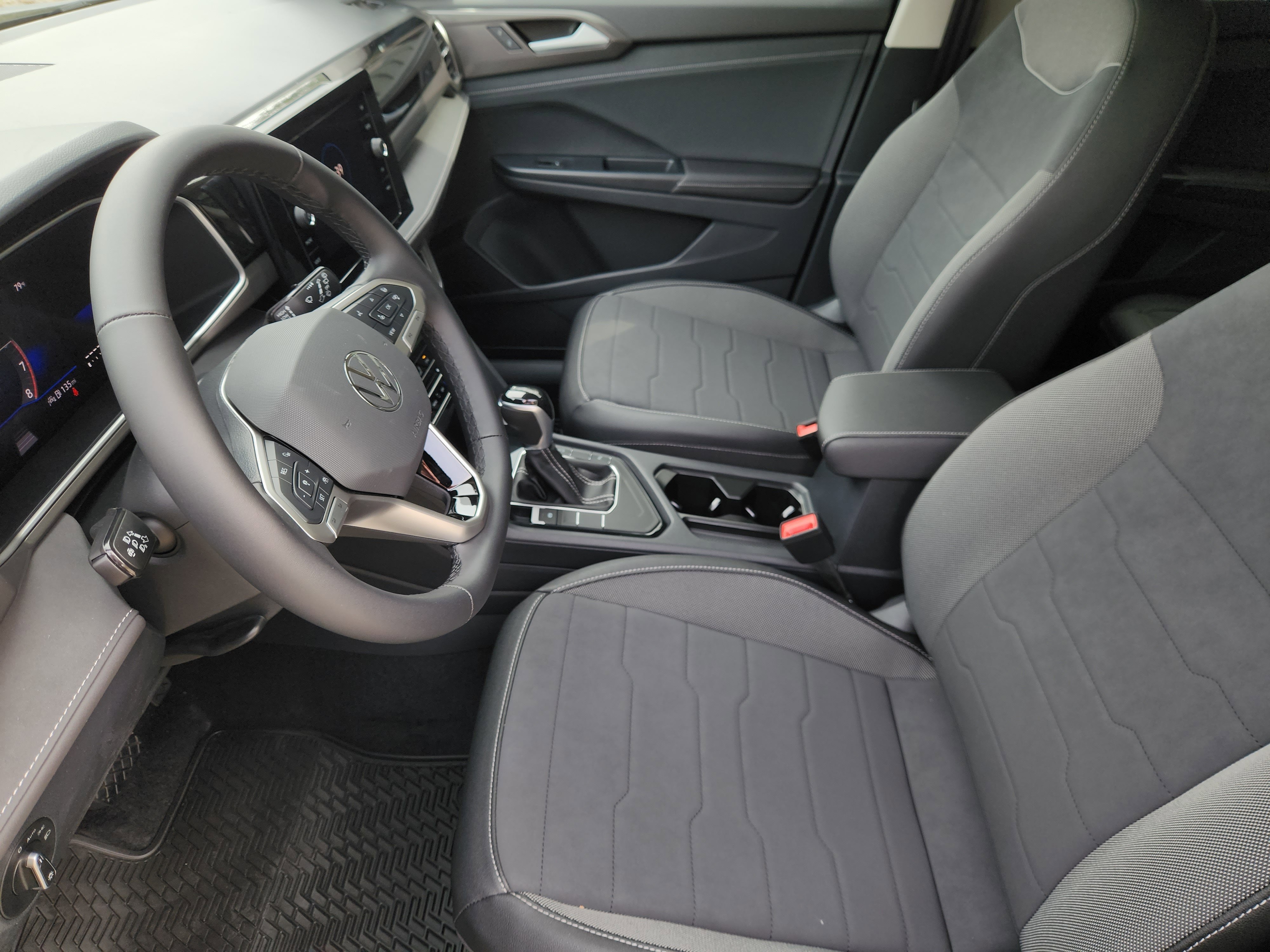 2026 Volkswagen Taos SE Black