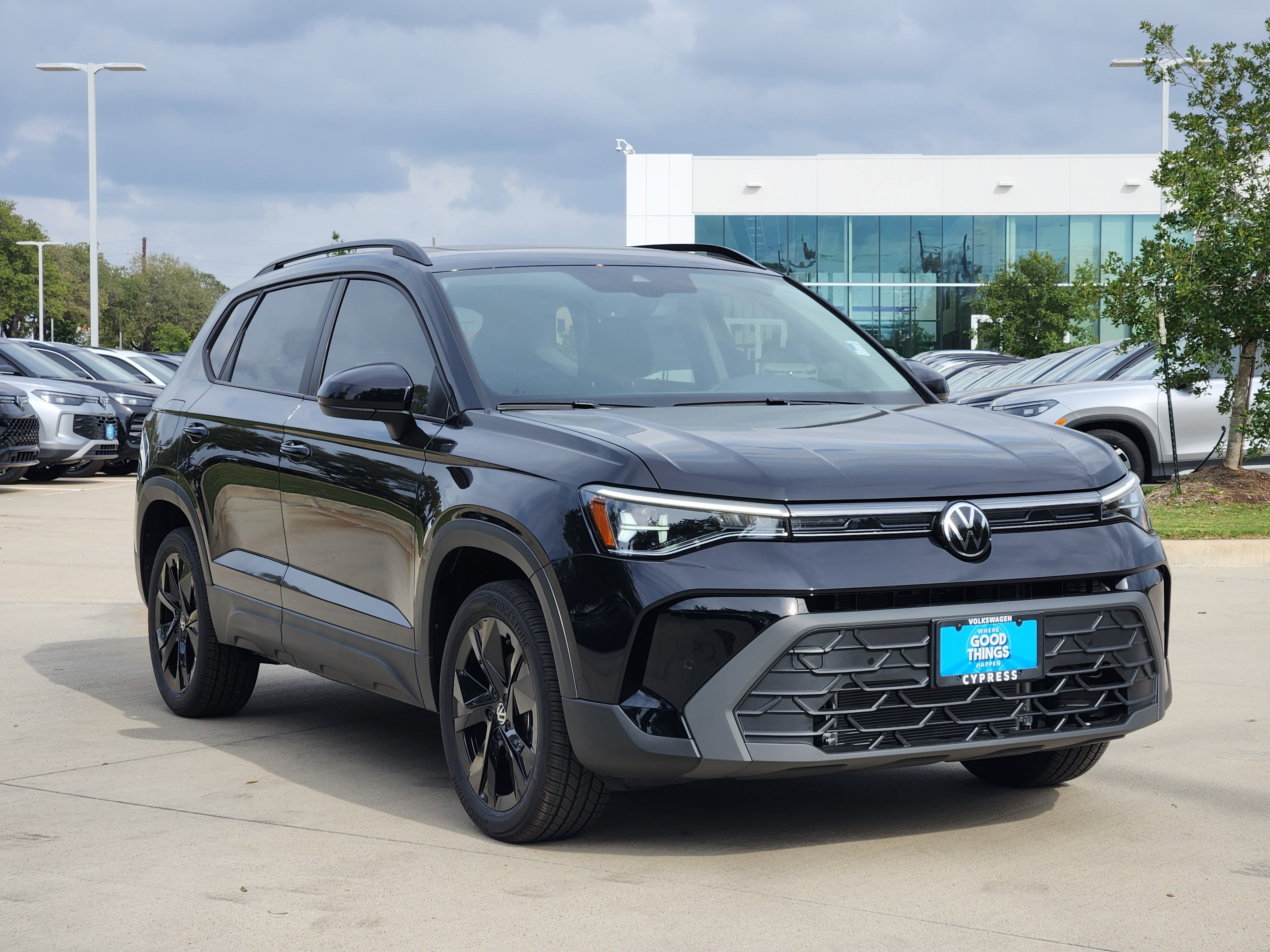 2026 Volkswagen Taos SE Black