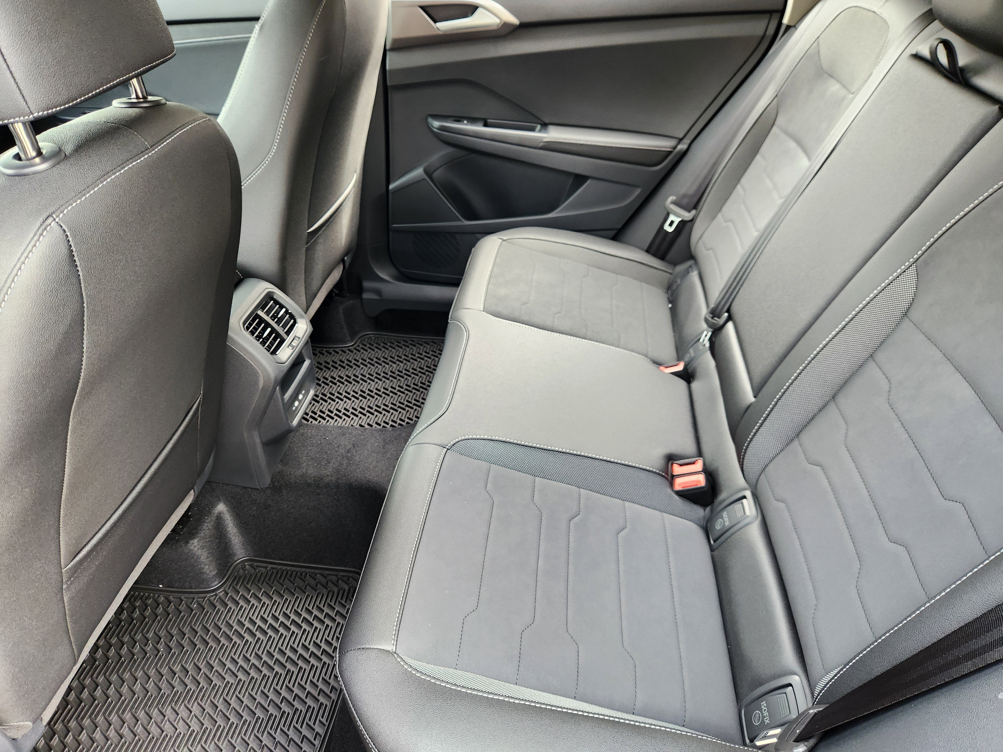 2026 Volkswagen Taos SE Black