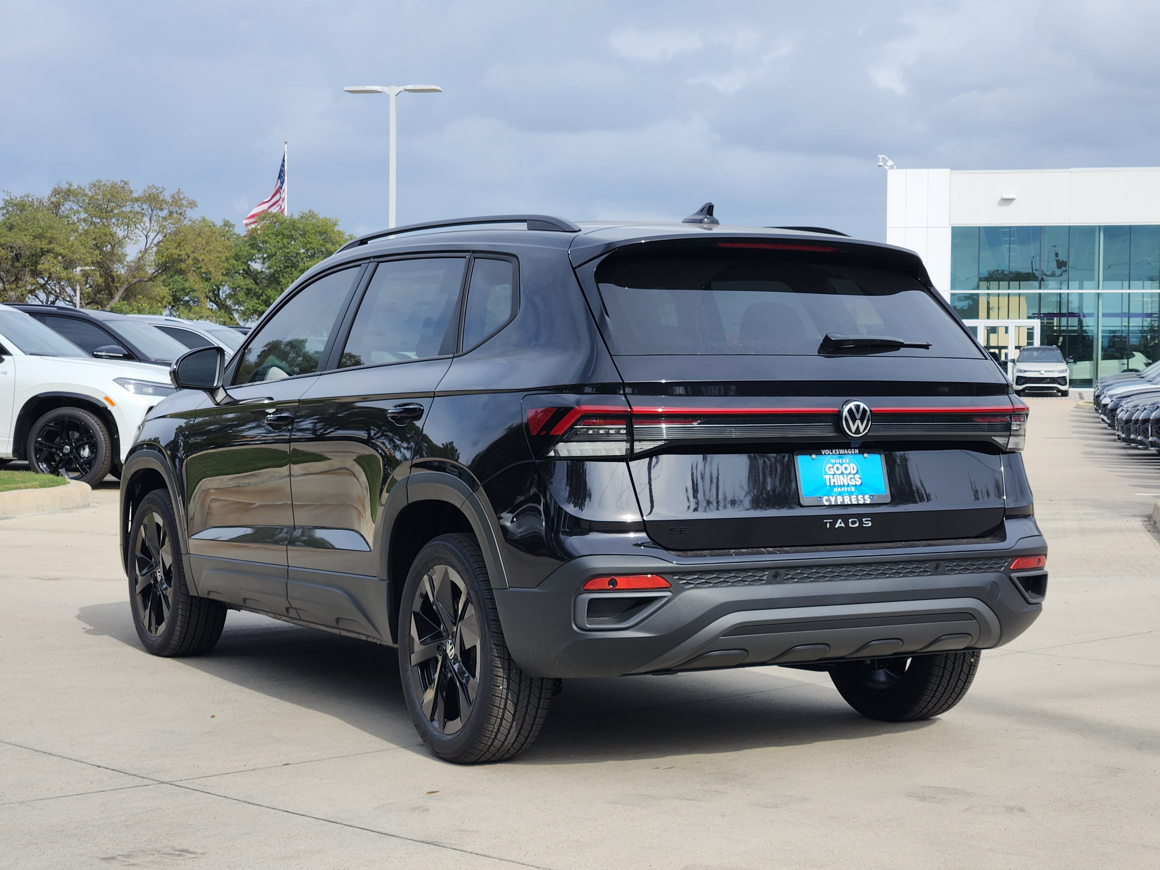 2026 Volkswagen Taos SE Black