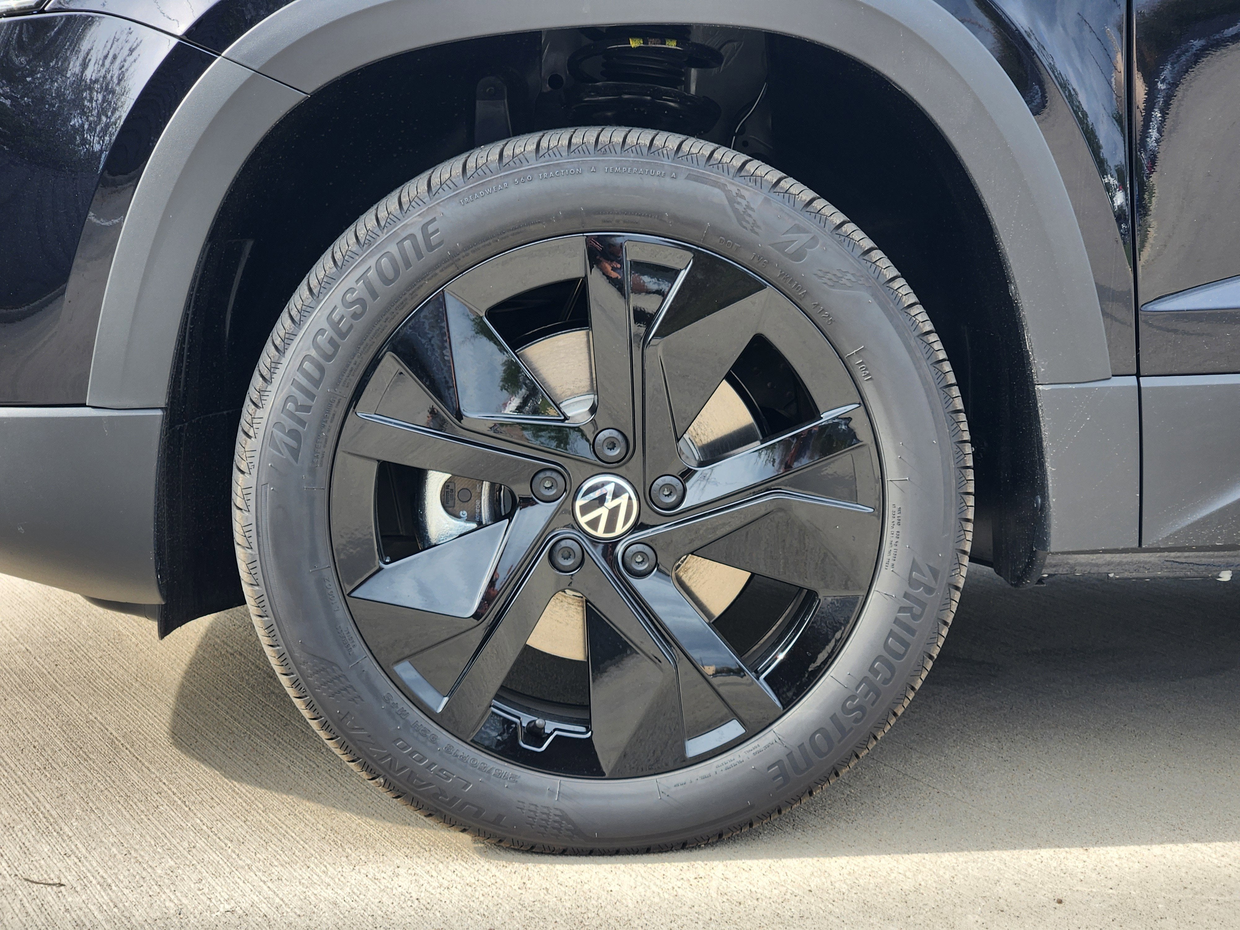 2026 Volkswagen Taos SE Black