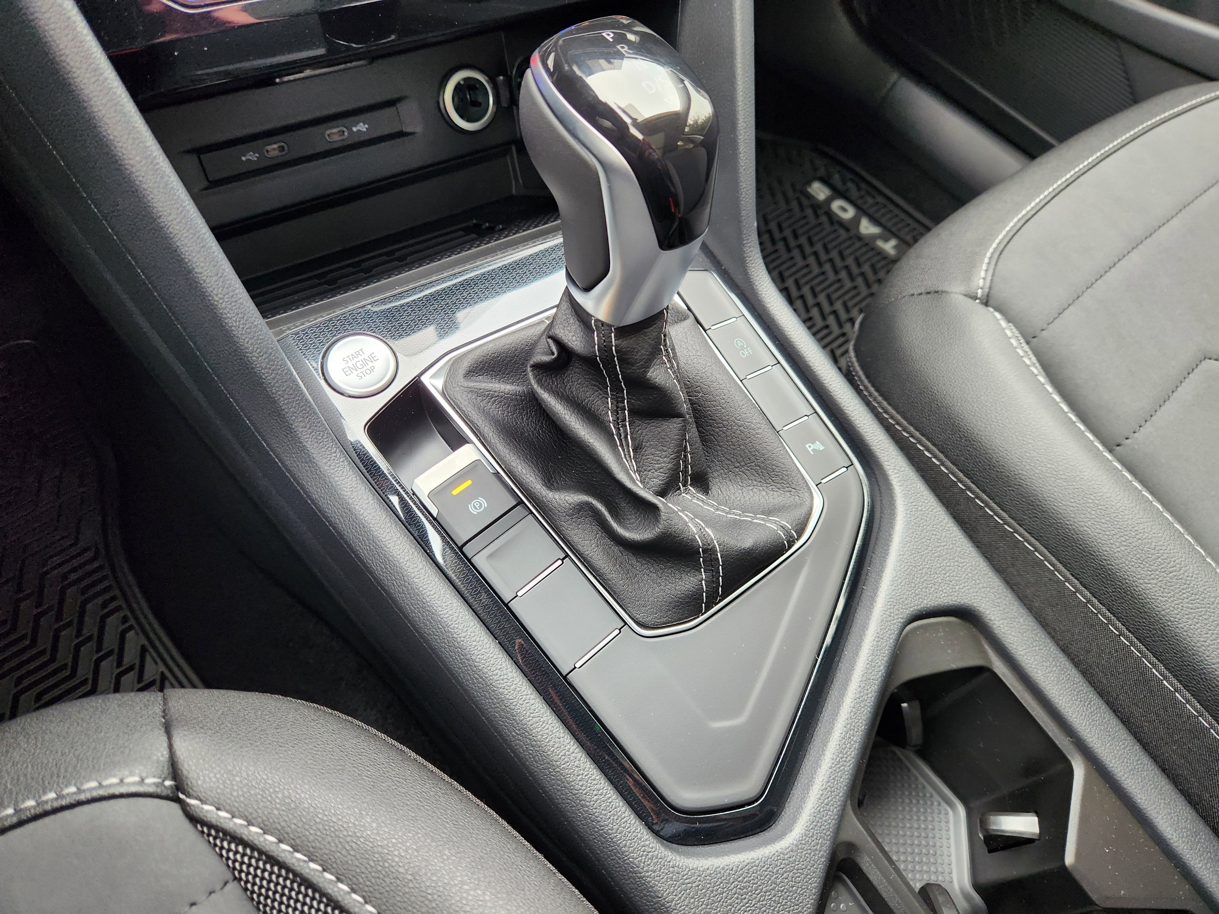 2026 Volkswagen Taos SE Black