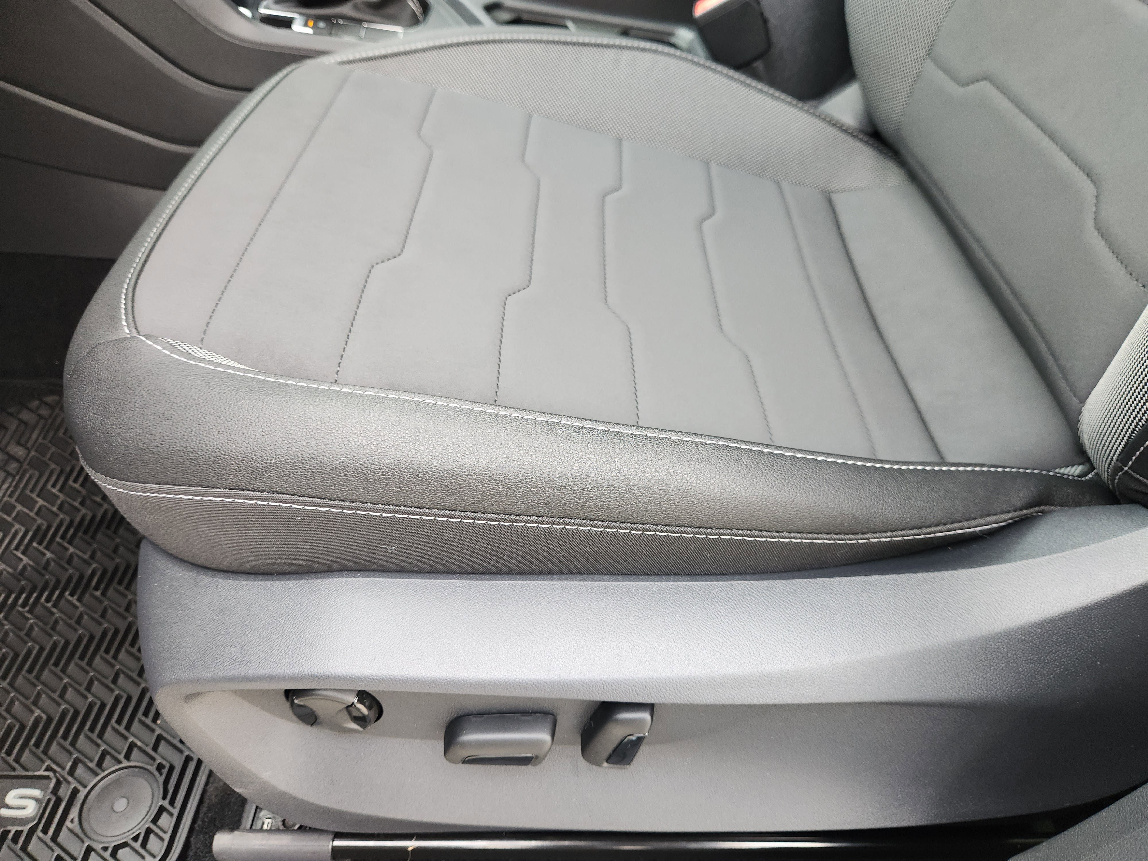 2026 Volkswagen Taos SE Black