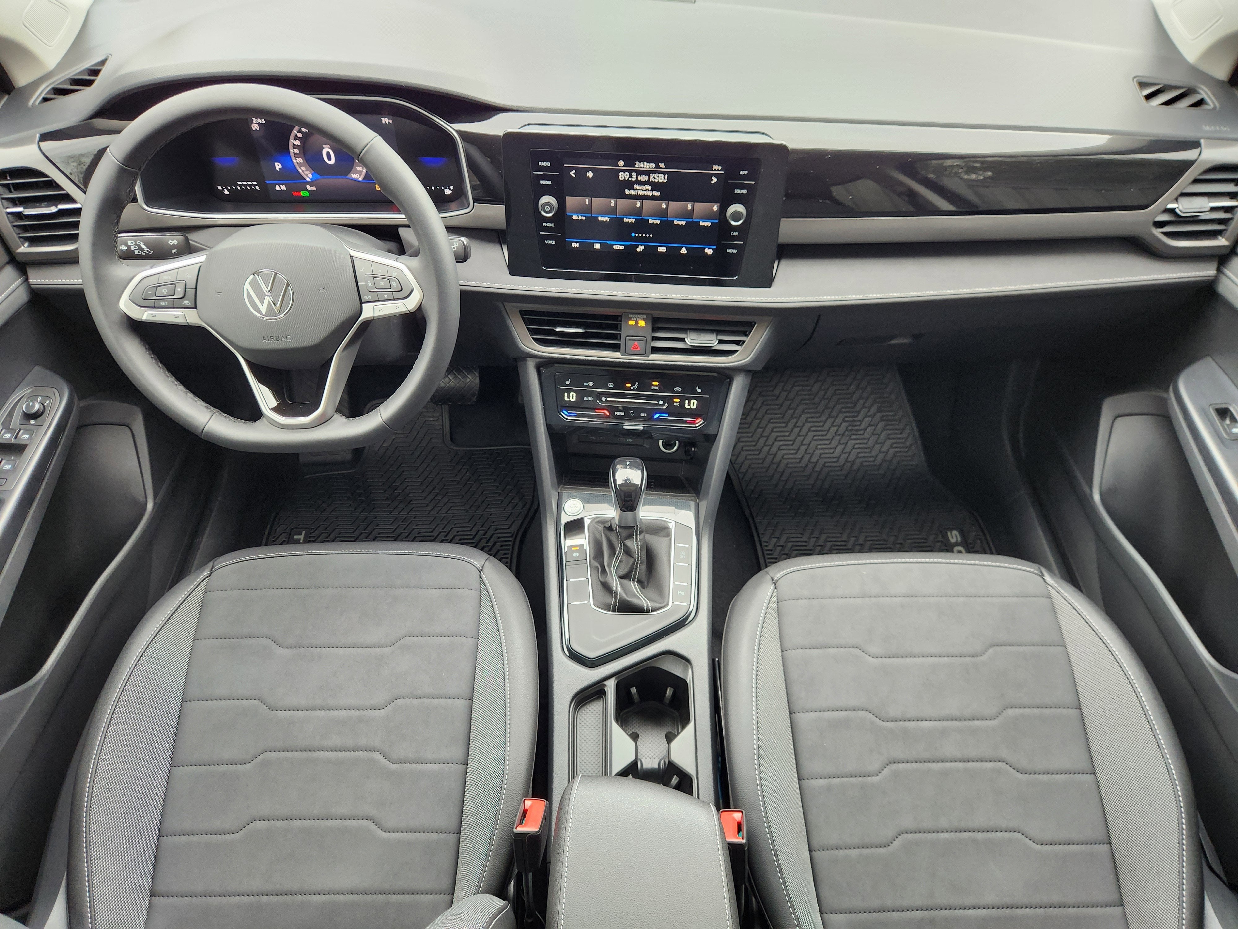 2026 Volkswagen Taos SE Black