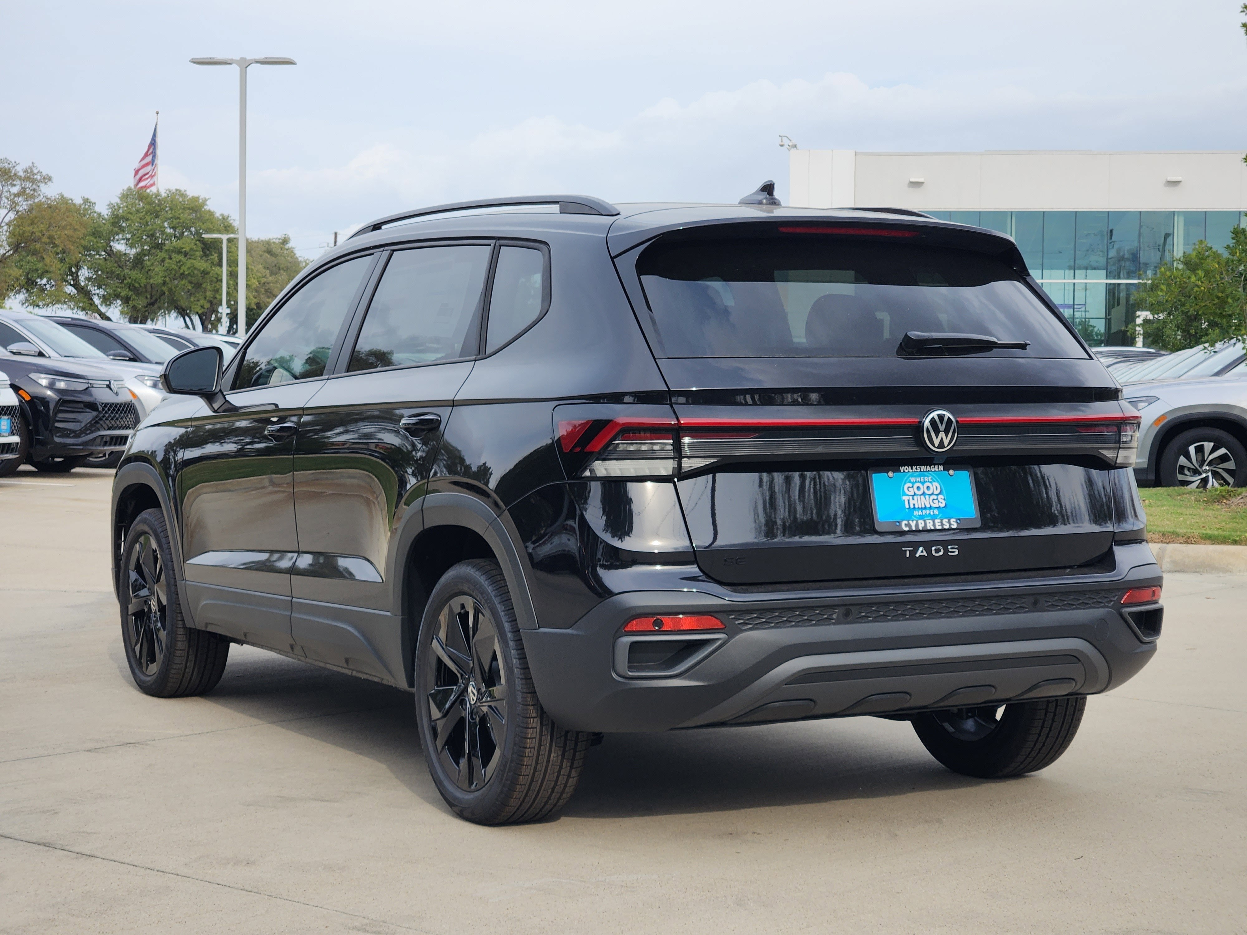 2026 Volkswagen Taos SE Black