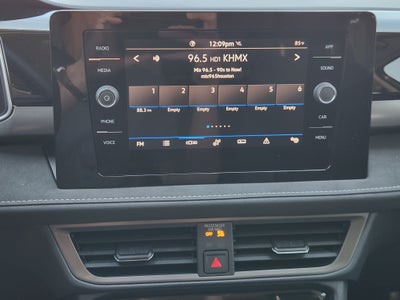 2027 Volkswagen Taos SE Black