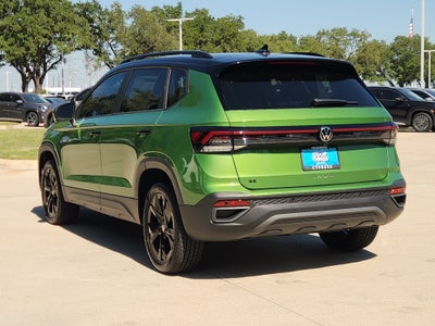 2027 Volkswagen Taos SE Black