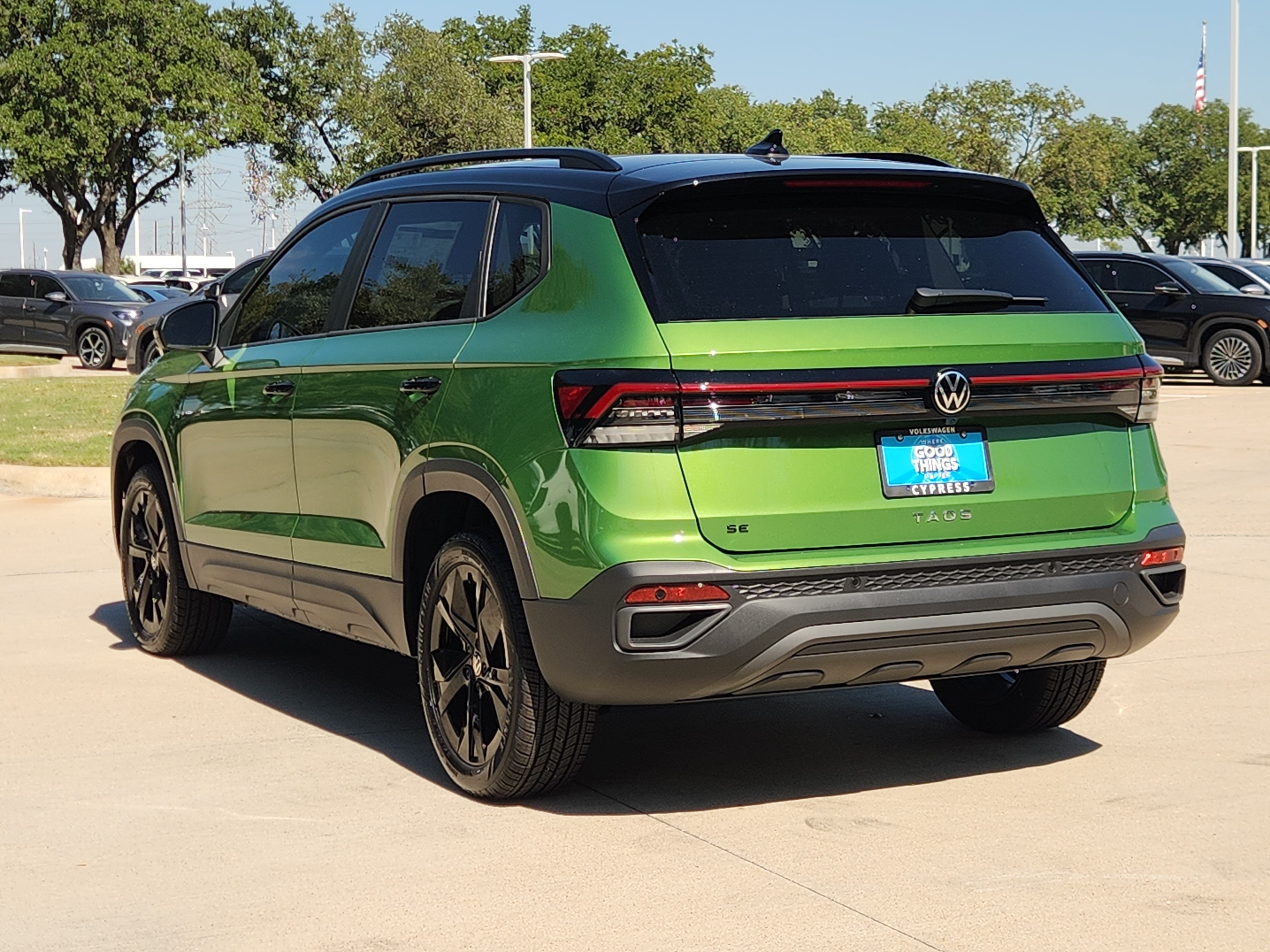 2027 Volkswagen Taos SE Black