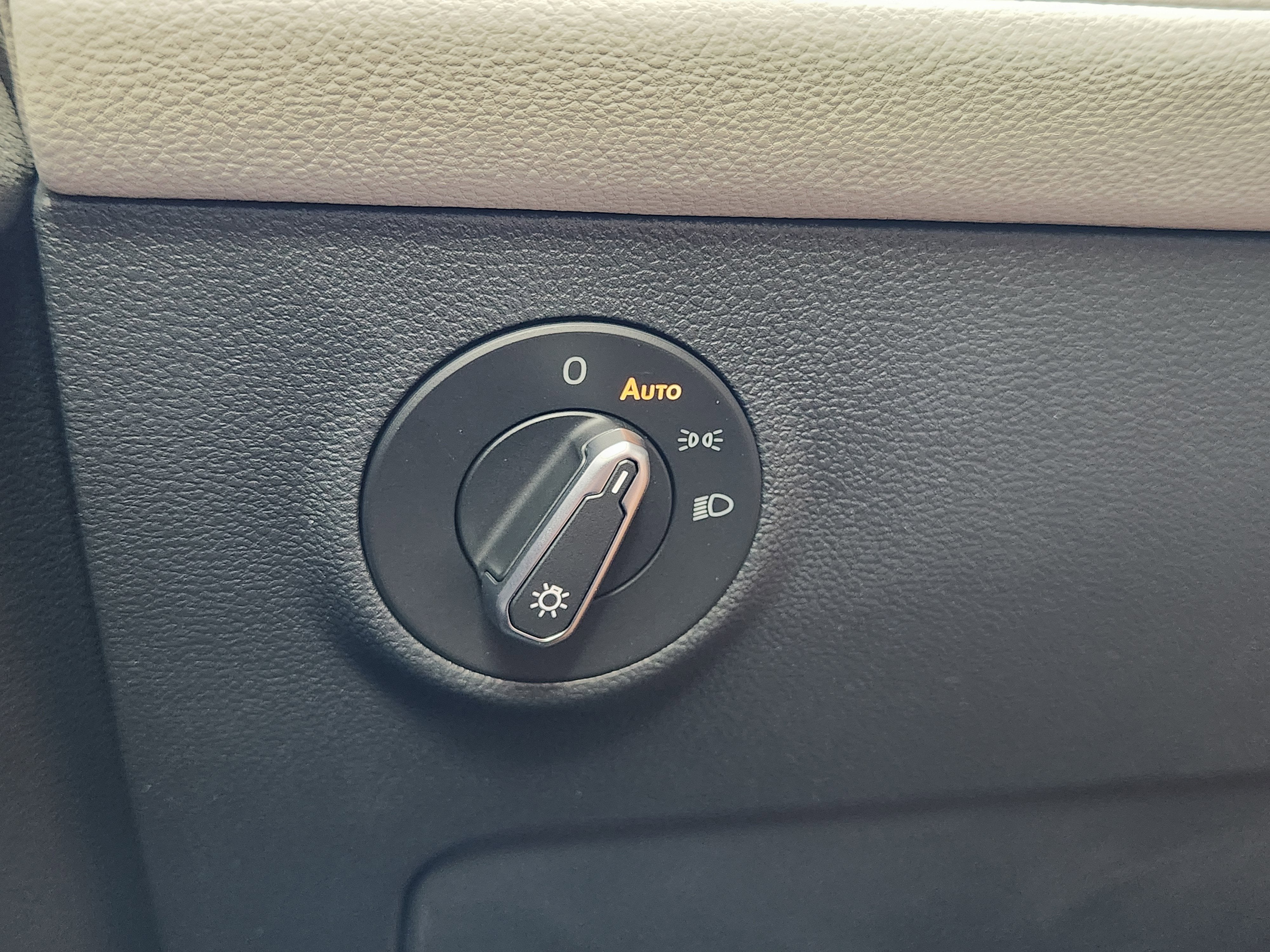 2026 Volkswagen Taos SEL