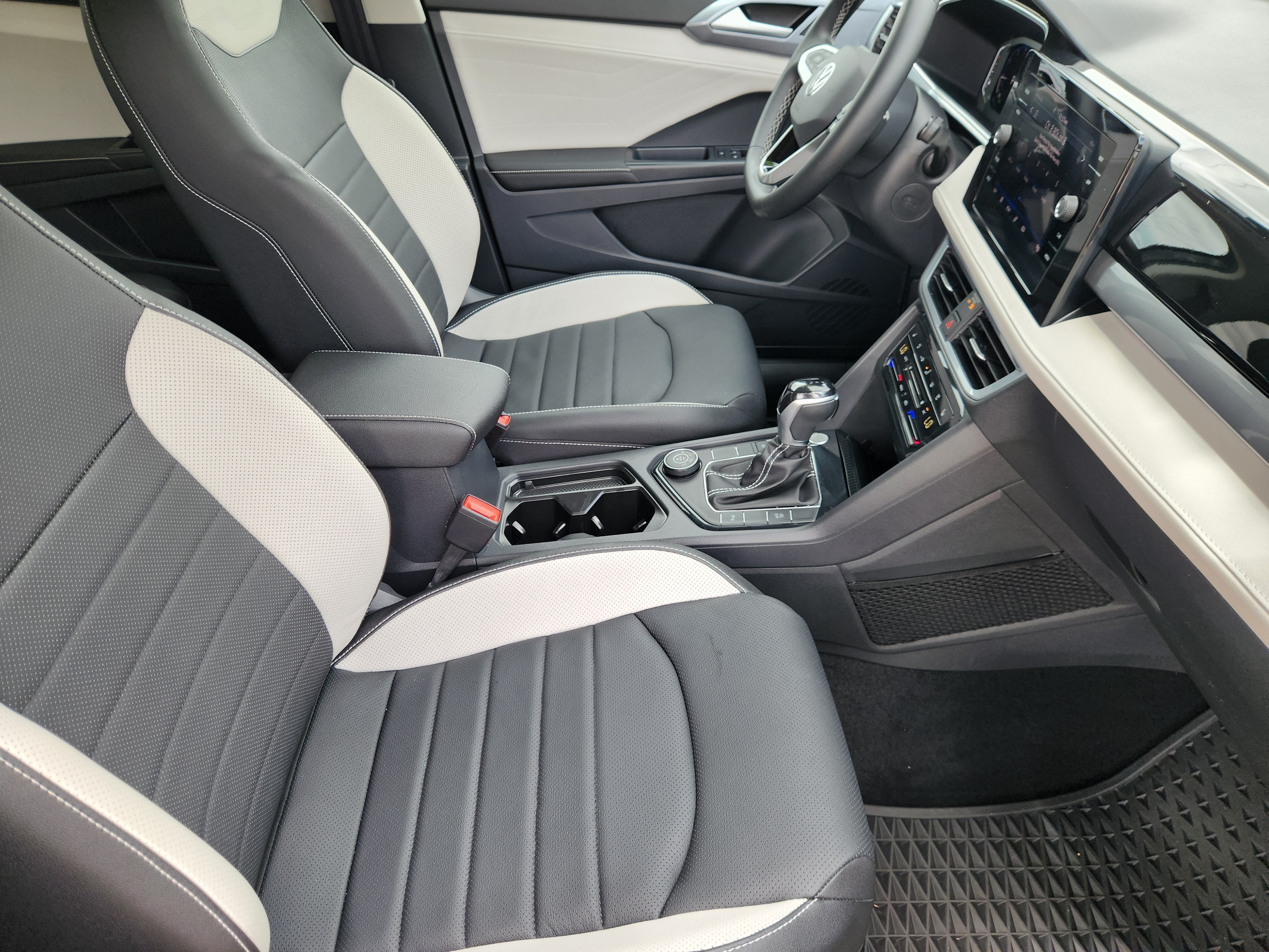 2025 Volkswagen Taos SEL